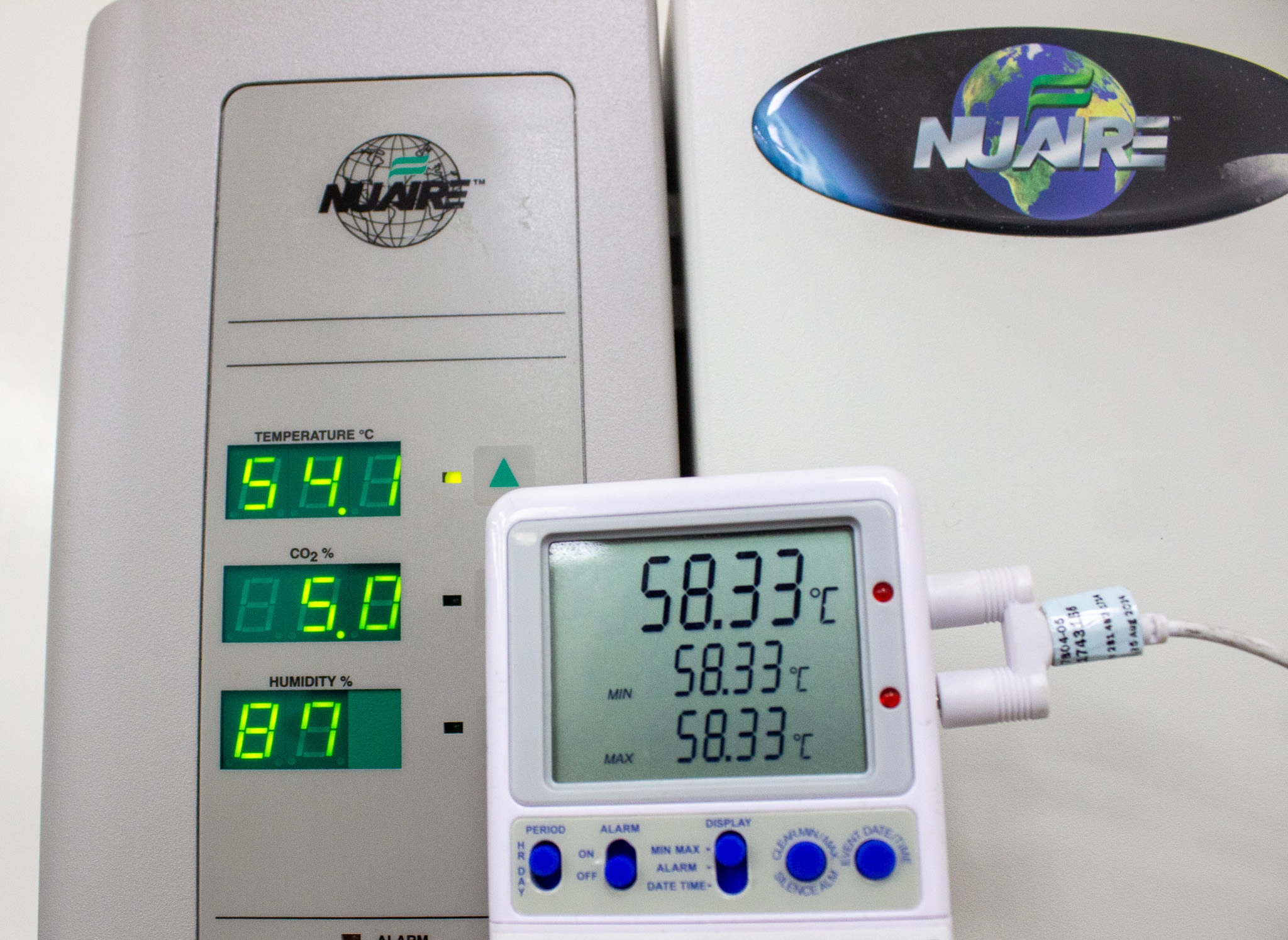 NuAire NU-4850 Incubator CO2 Controlled Temp Range 5-55C 20-Gallon Capacity