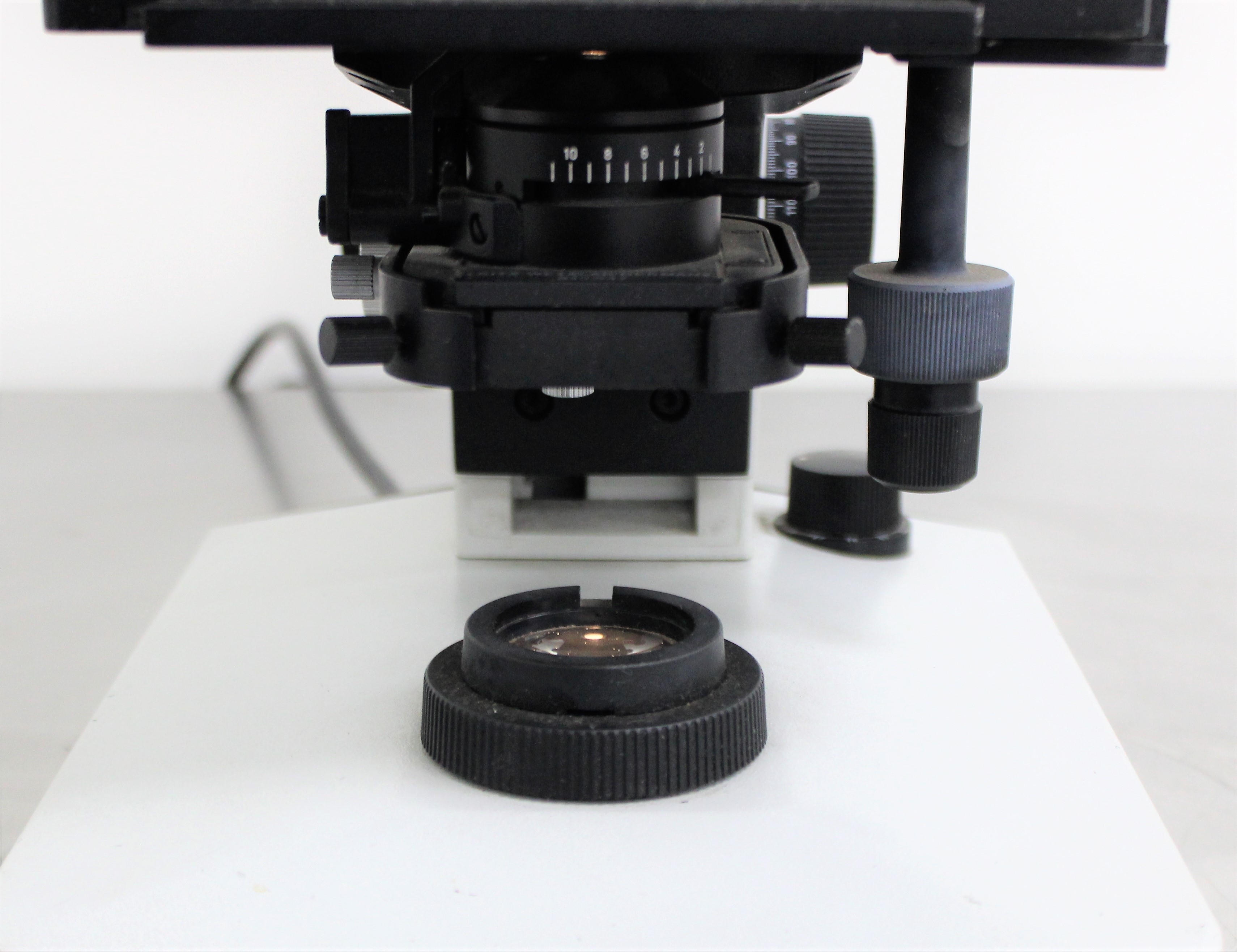 Leitz 512792 Microscope Biological Clinical Dual View with Lenses Used