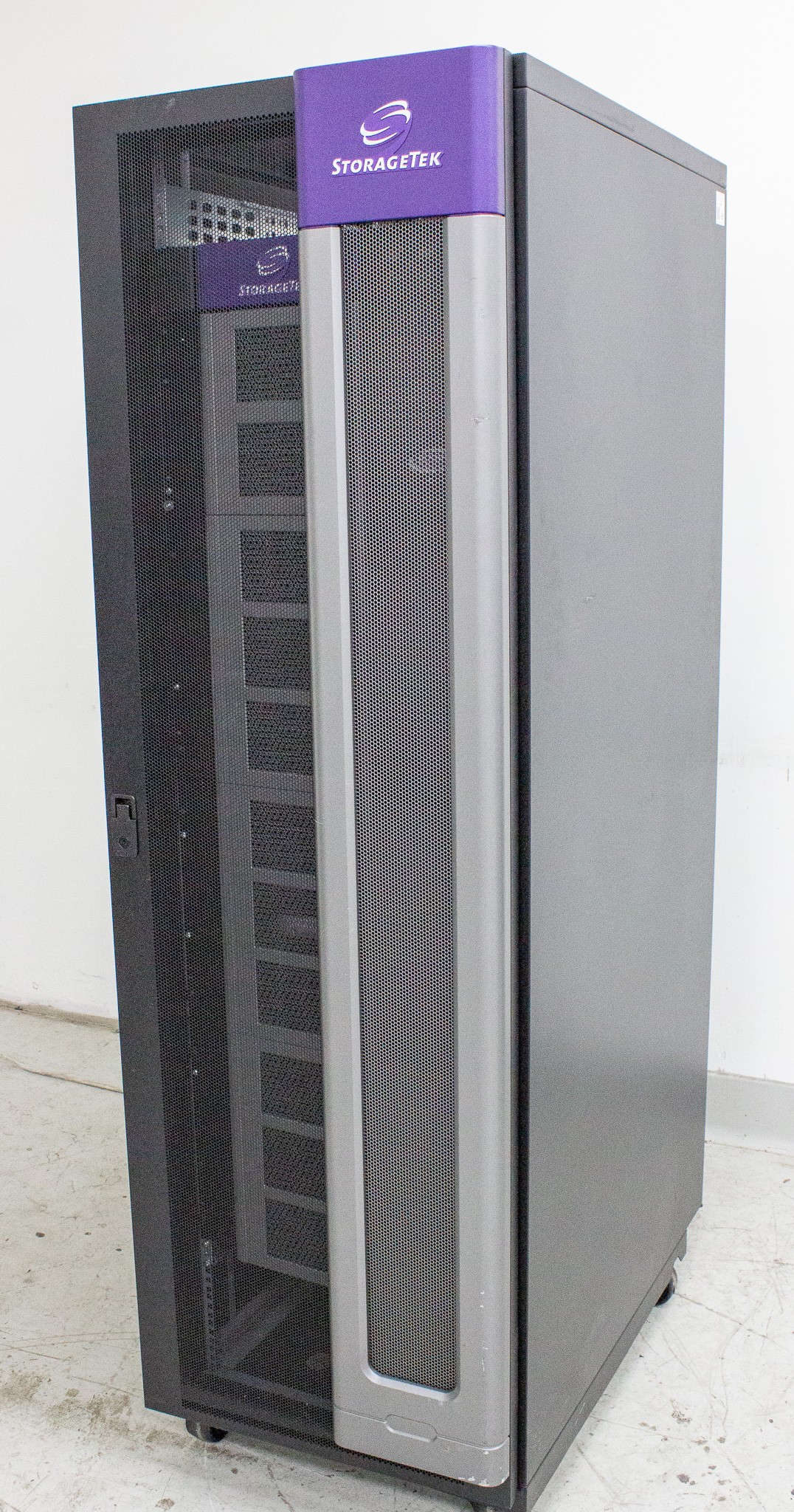 Sun SL500 Tape Library System Modular Cabinet Scalable 460TB Used 120V 220V