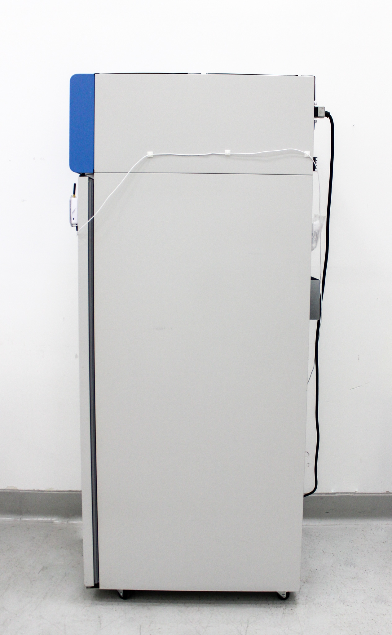 Thermo REL2304A Lab Refrigerator, 23.3 cu ft, 1C to 8C, Microprocessor Controlled