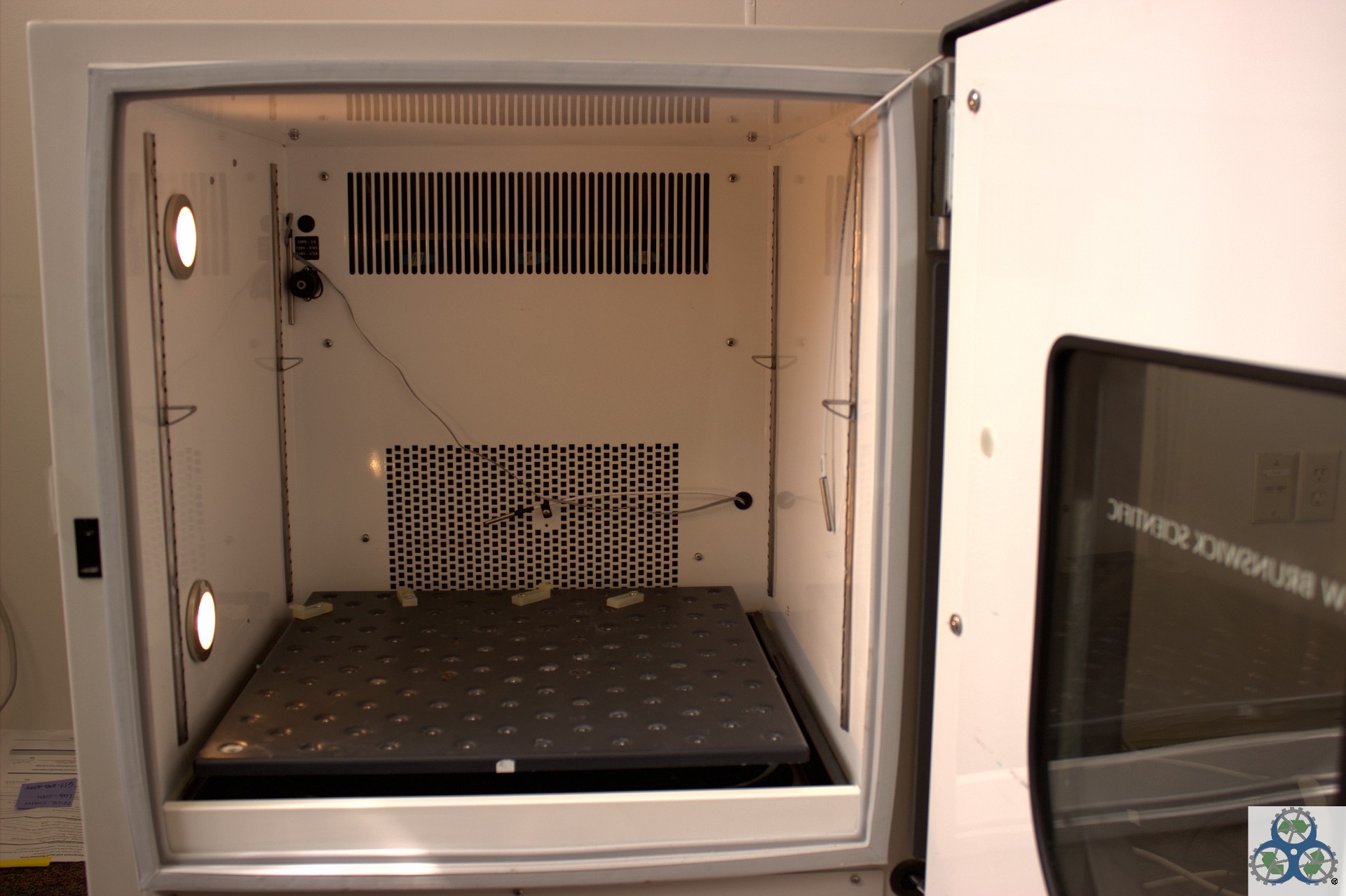 New Brunswick 42R Incubator Shaker 15kg Load 25-400 RPMS Versatile Used