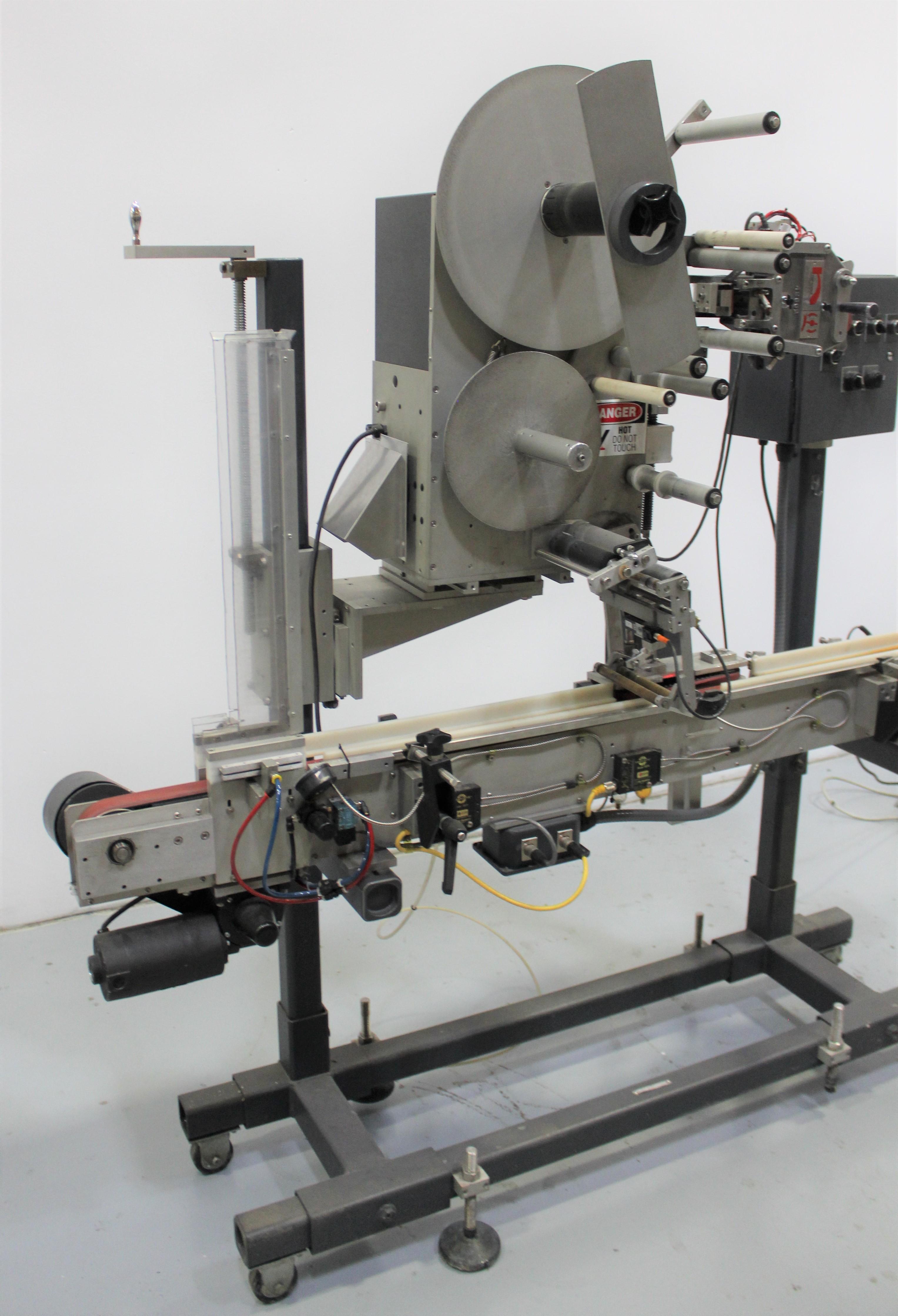 Universal Labeling Systems Labeler with Conveyor Packaging System 1200 IPM VG