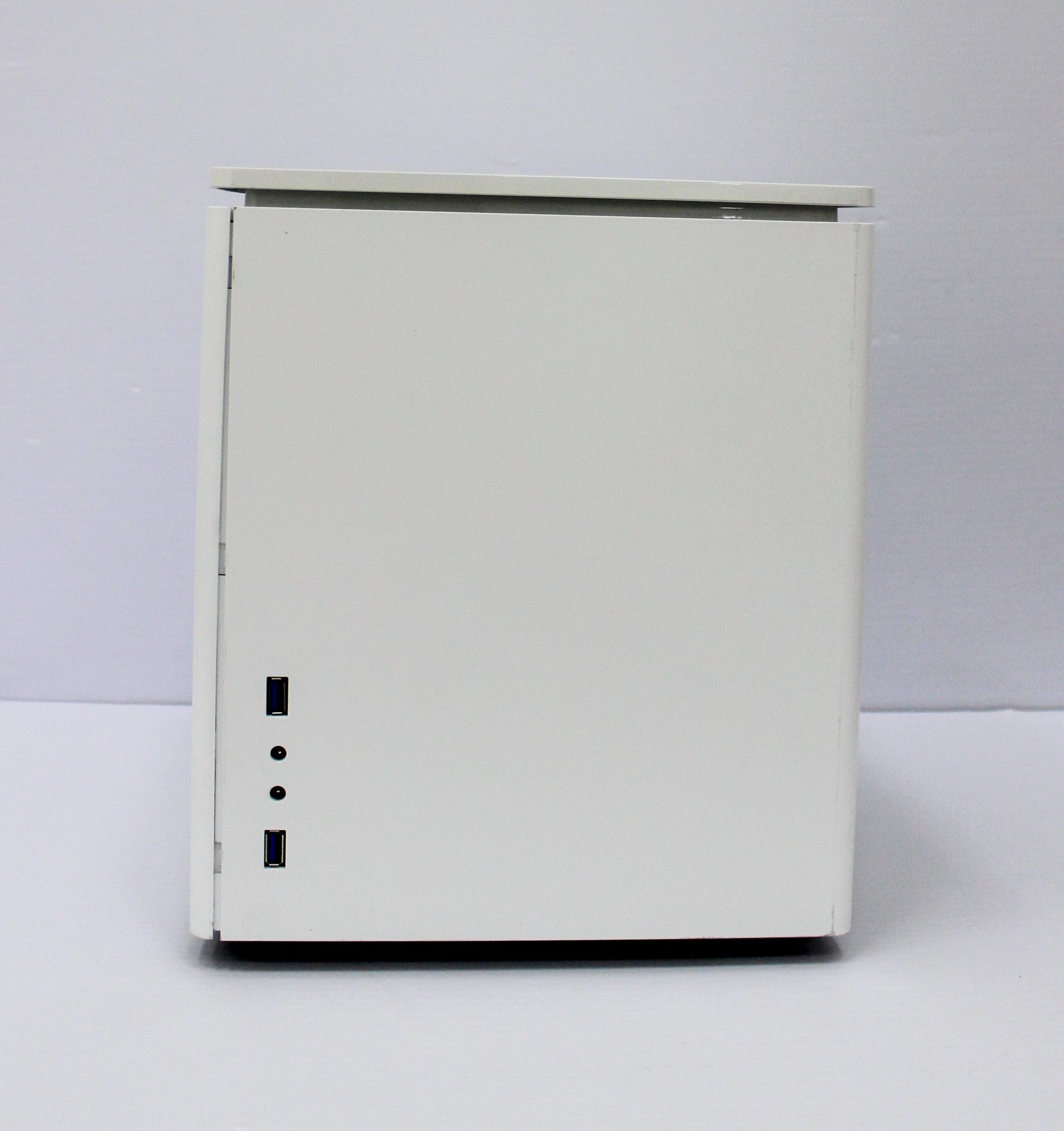 XIGMATEK XEN6329 Mini ITX Cube Chassis with Water Cooling, 120mm Fan