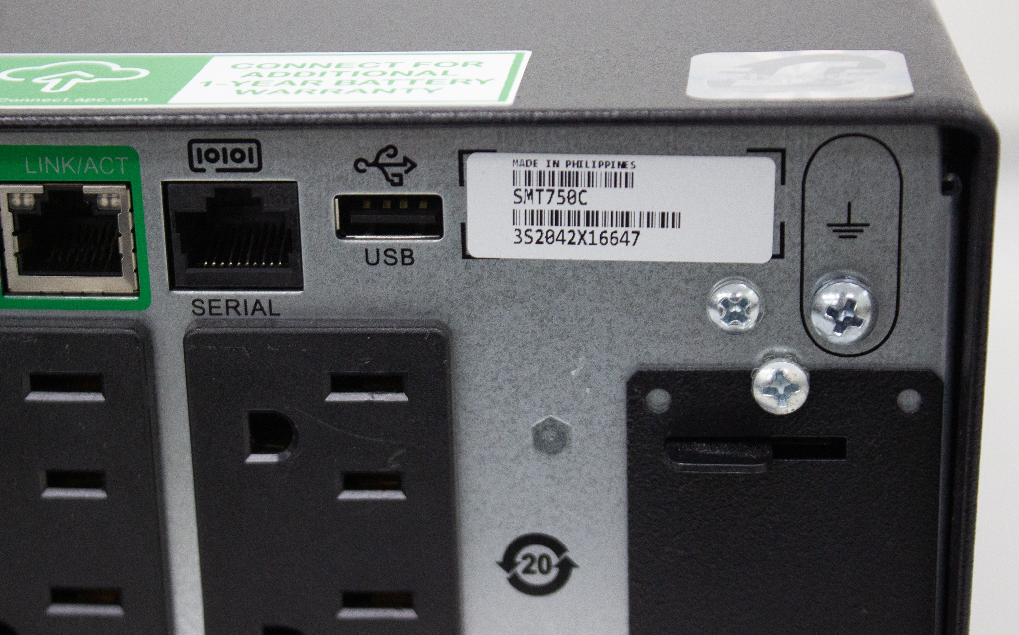 APC Smart-UPS 750VA Tower 120V Line Interactive Sine Wave 6 Outlets