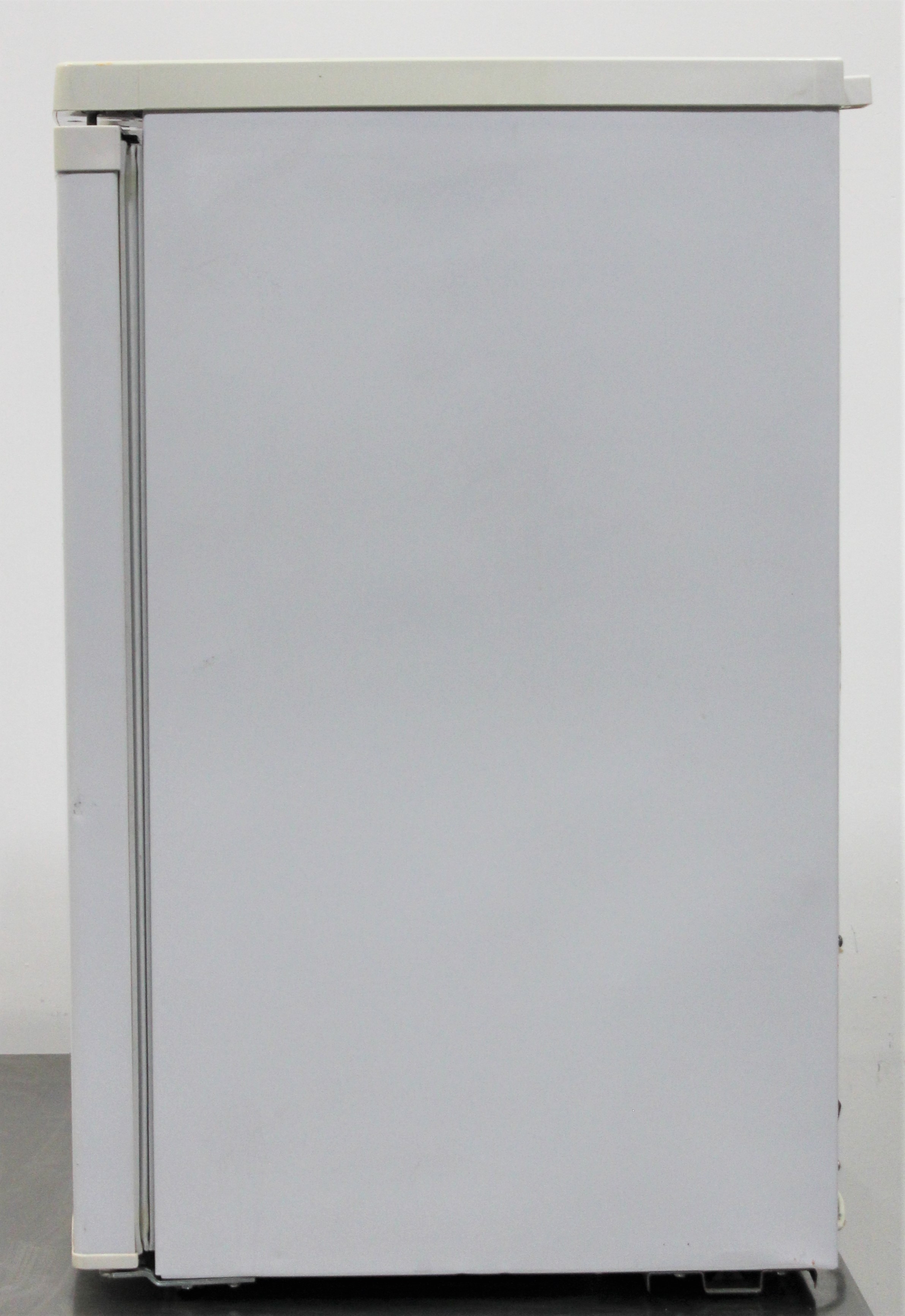 LabRepco LABH-4-UFM Futura +4C Undercounter Freezer -20C 4CuFt Used