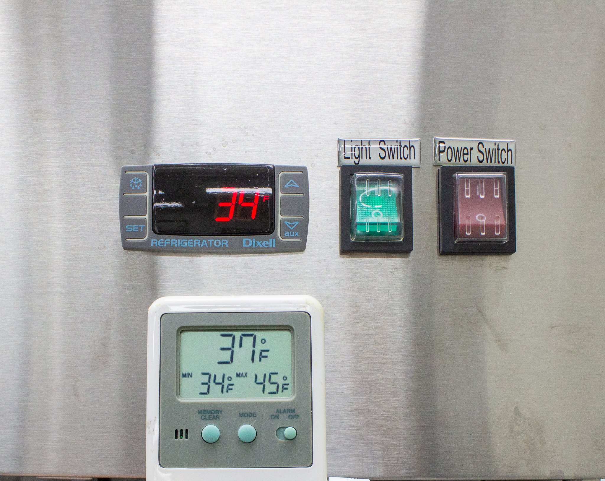 SABA S-23RG Refrigerator Reach-In 23 Cu Ft Glass Door Cold Storage