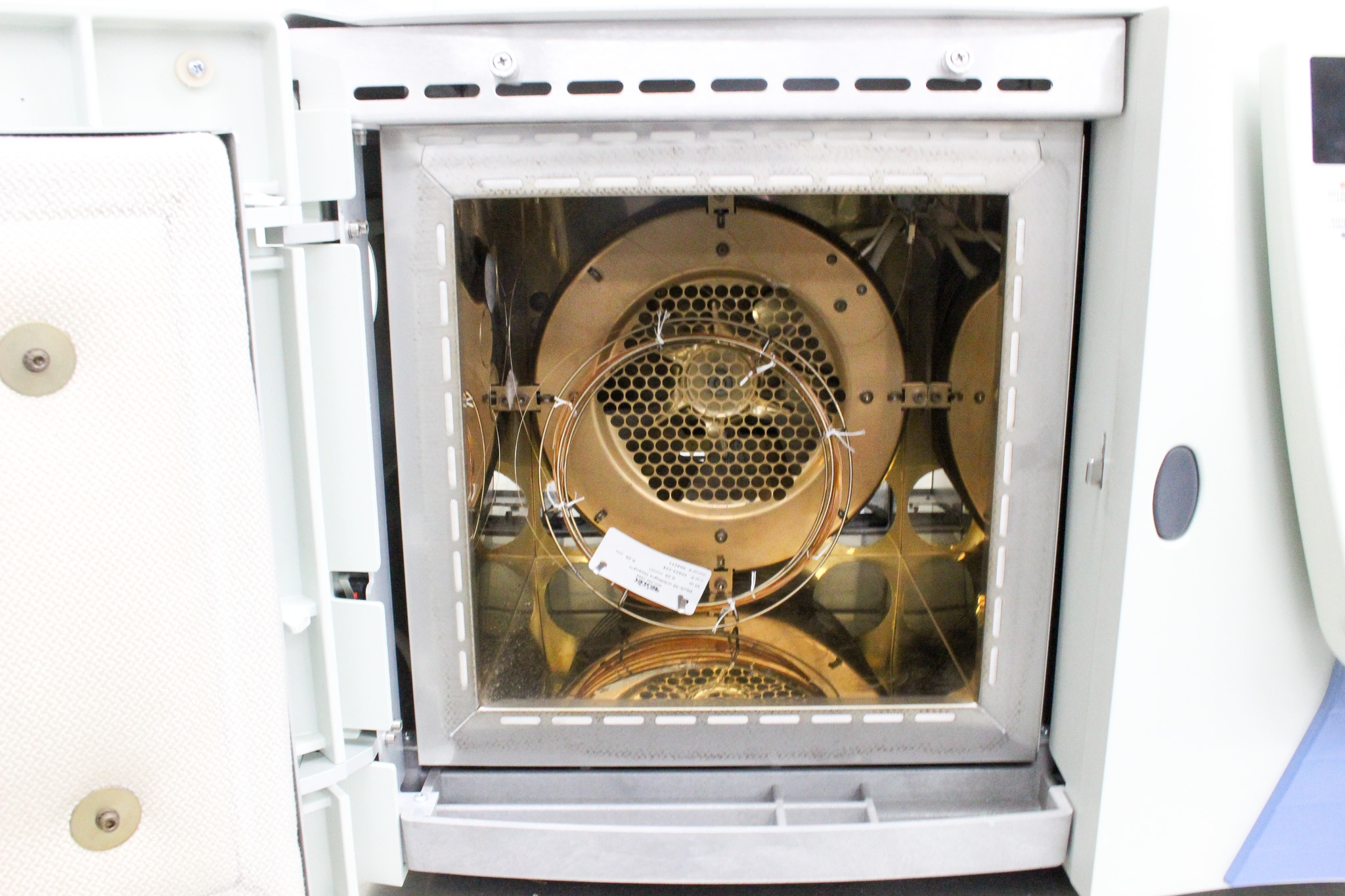 Thermo K27300000000070 Gas Chromatograph For Parts Requires Repair