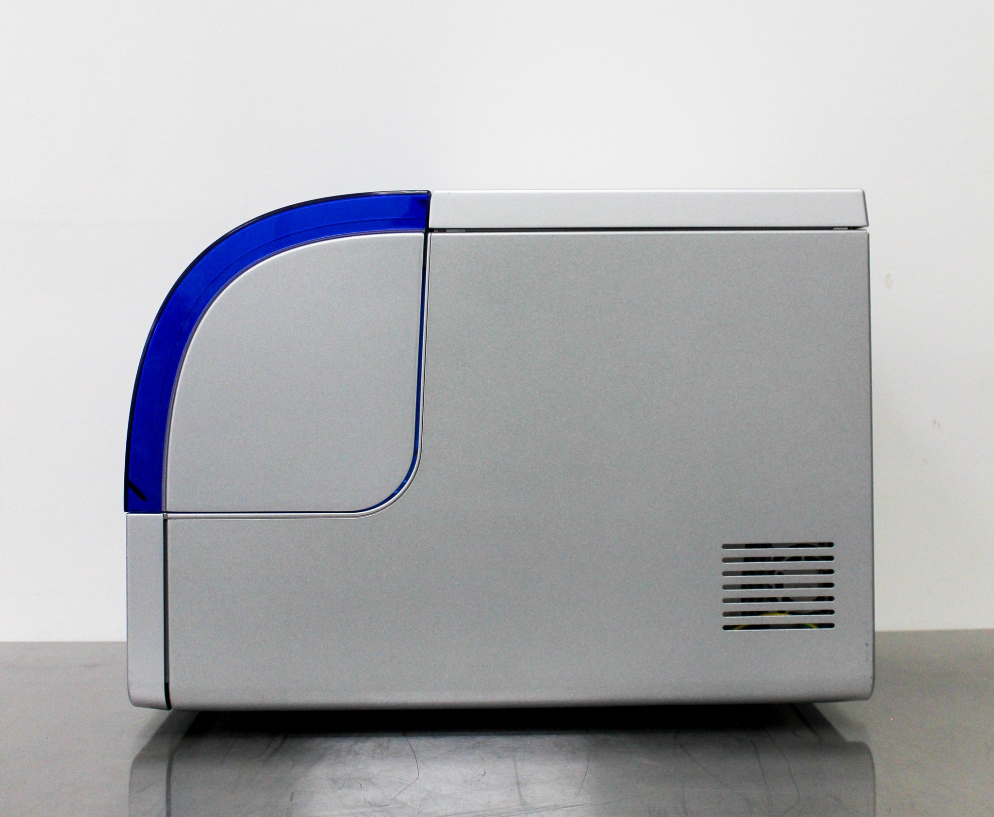 Qiagen QIAxcel Advanced Capillary Electrophoresis DNA RNA Analyzer Used