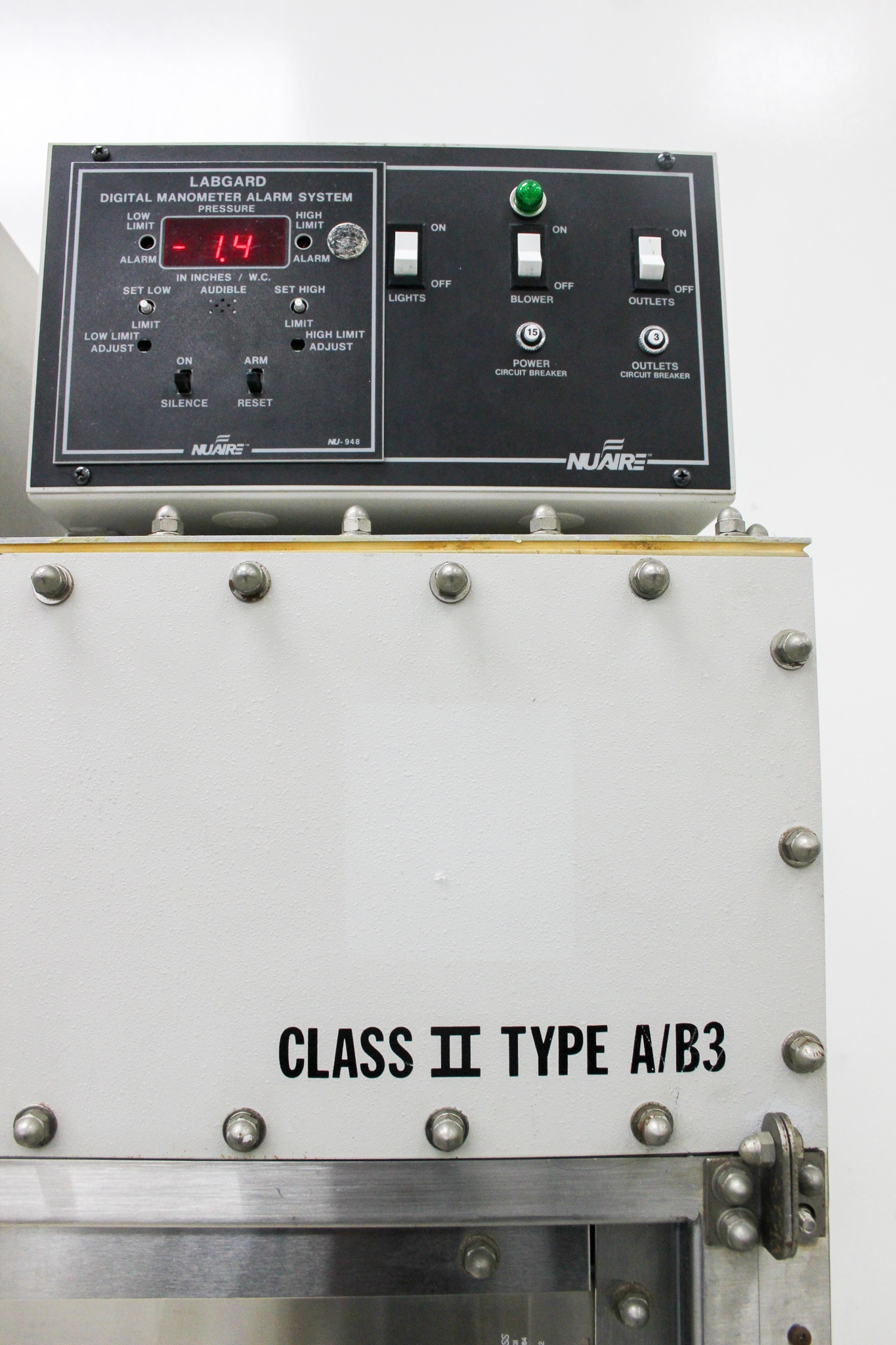 NuAire NU-602-600 Biosafety Cabinet 6ft Laminar Flow 105fpm Air Barrier