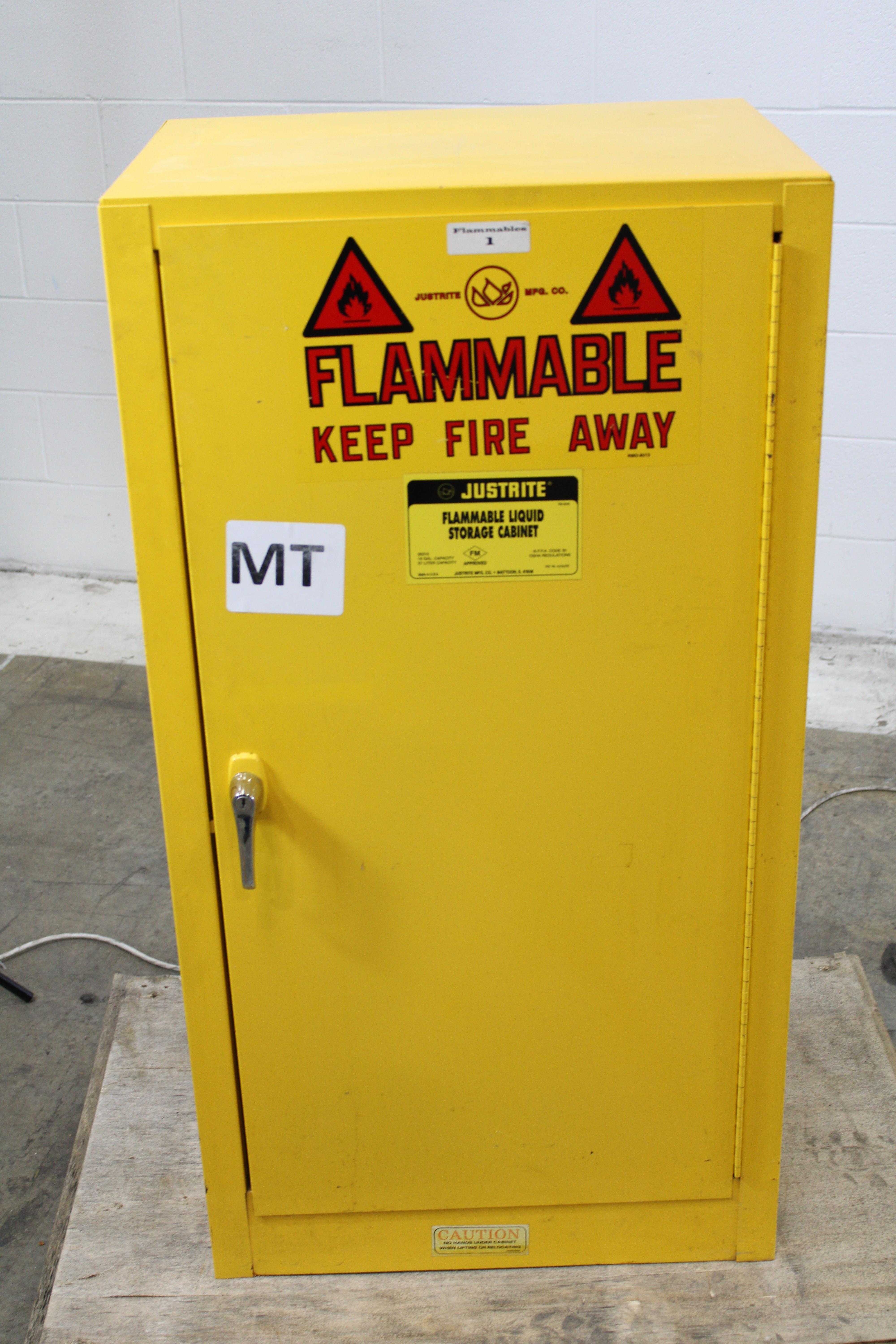 Justrite 25315 Flammable Safety Cabinet 15 Gal Manual Close Door, Used
