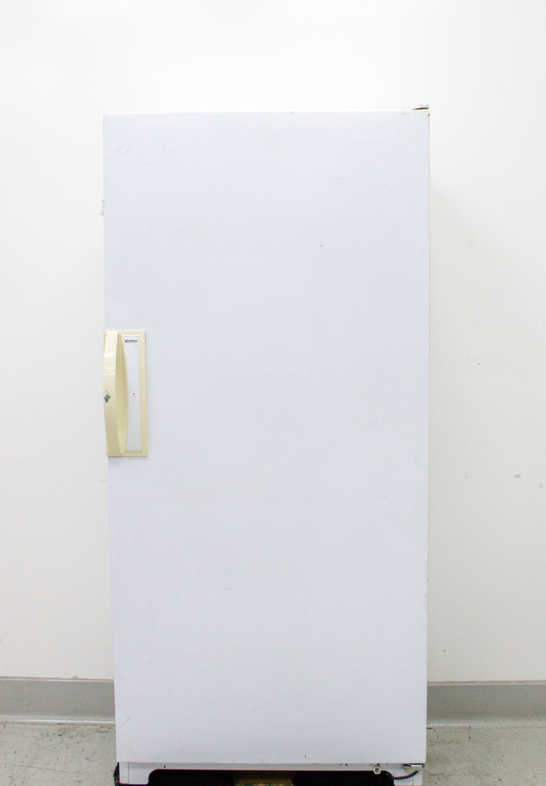 Kenmore 253.9261110 Upright Freezer with 4 Wire… - #3374119 | REUZEit