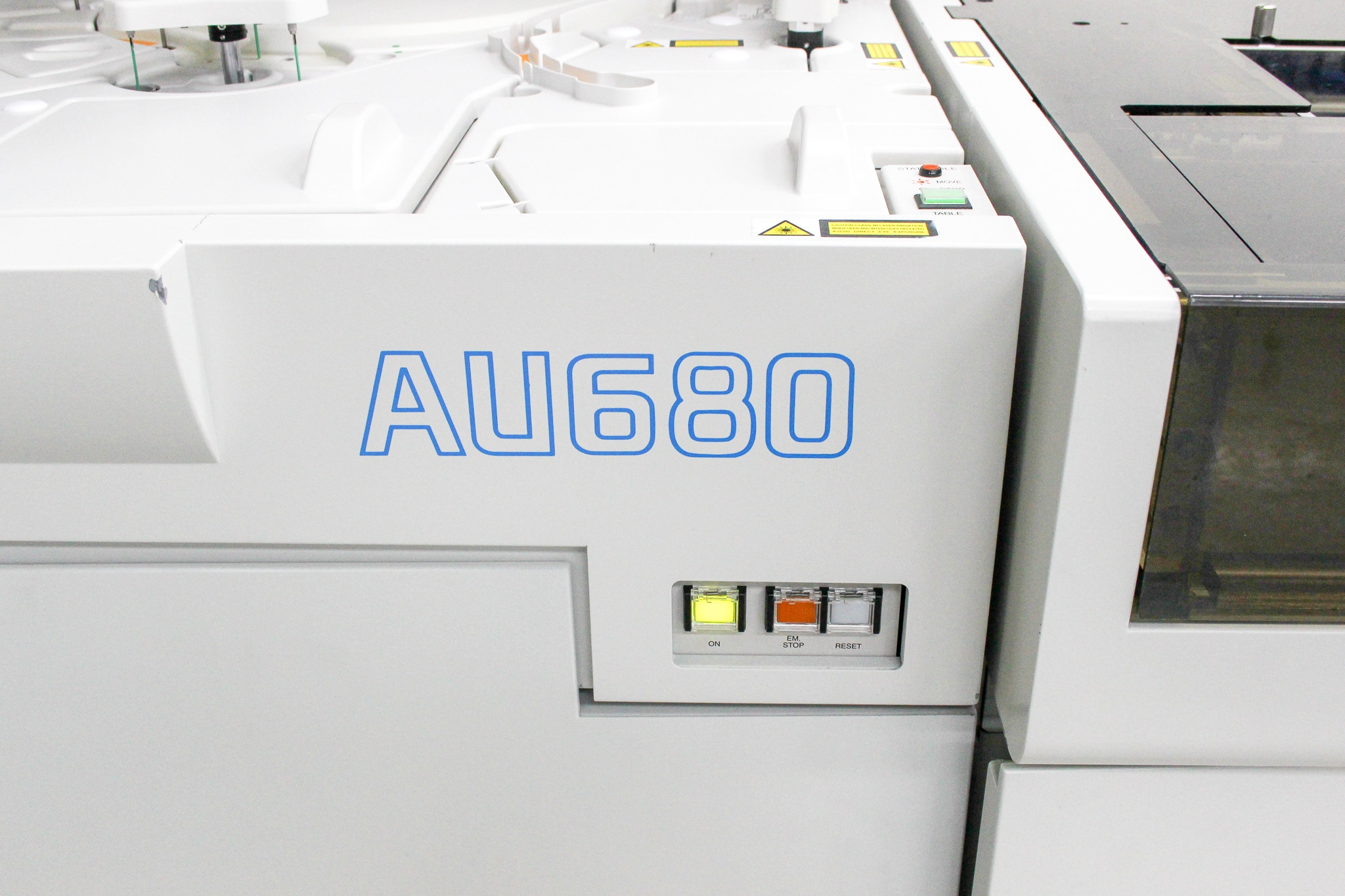 Beckman AU680 Chemistry Analyzer High Throughput Lab Equipment Used