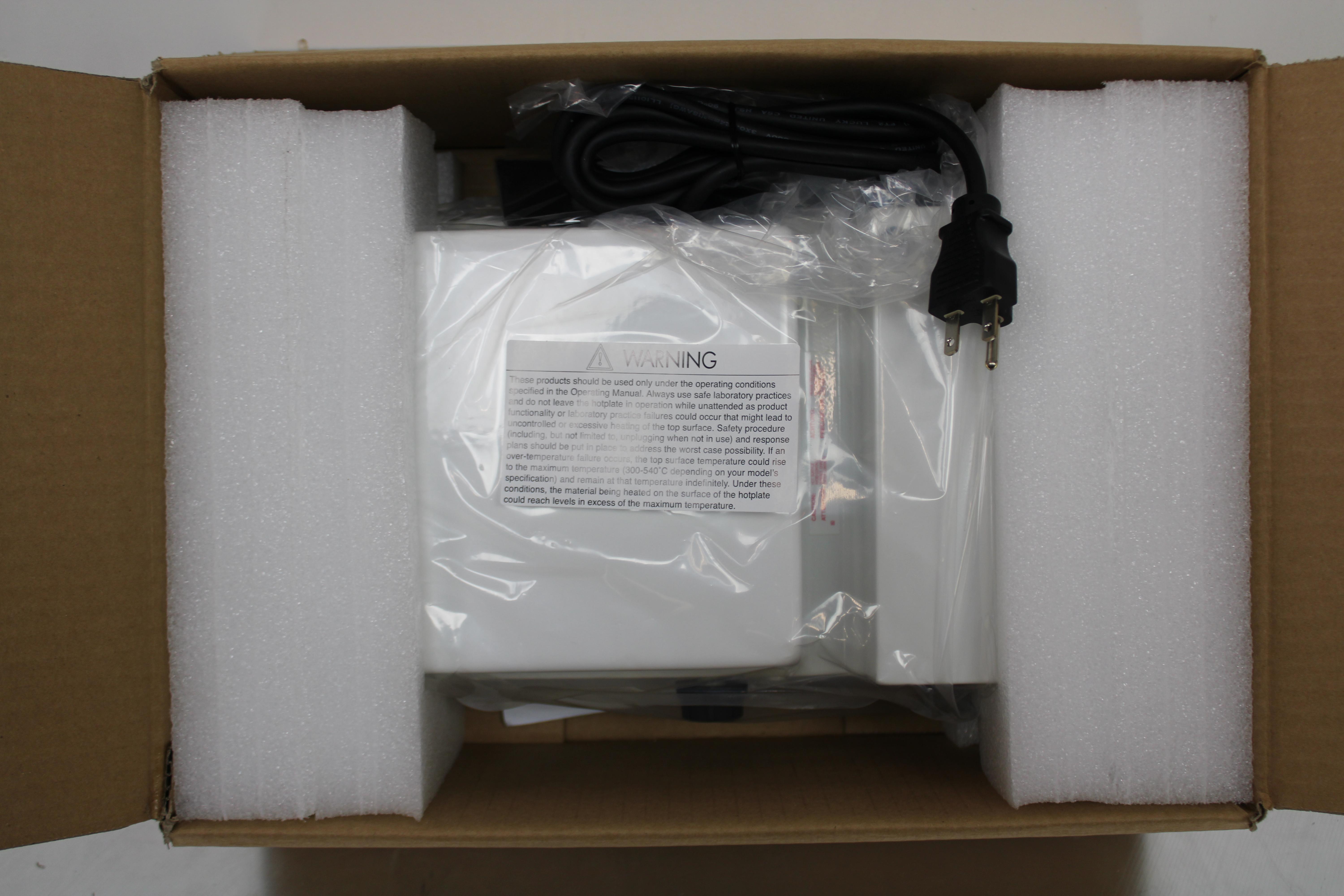 Thermo Nuova SP18420Q Stirring Hotplate 700F 240V 20lb Load 50/60Hz Lab