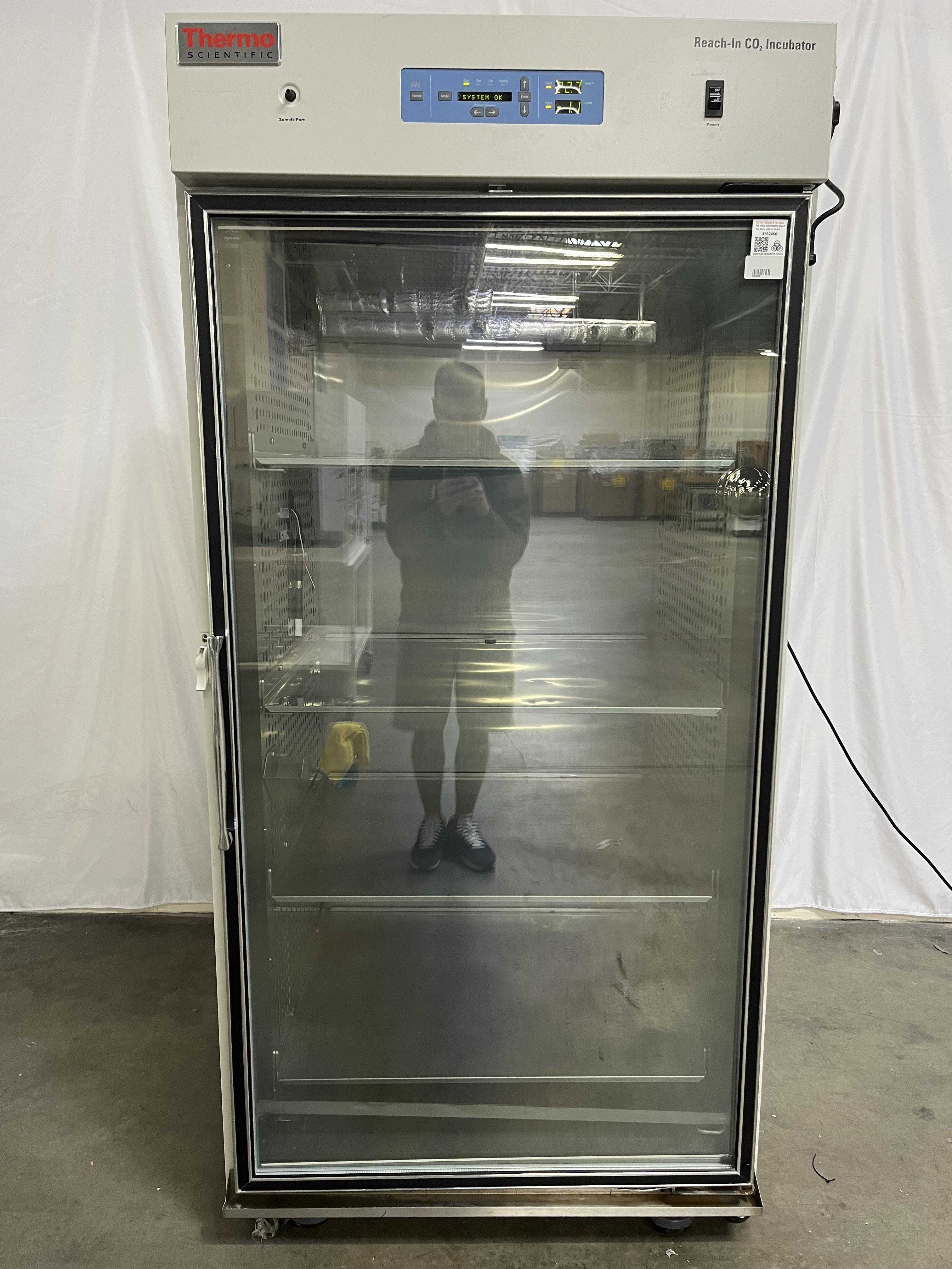 Thermo 3950 CO2 Incubator 821L Stainless Steel Large Volume Growth