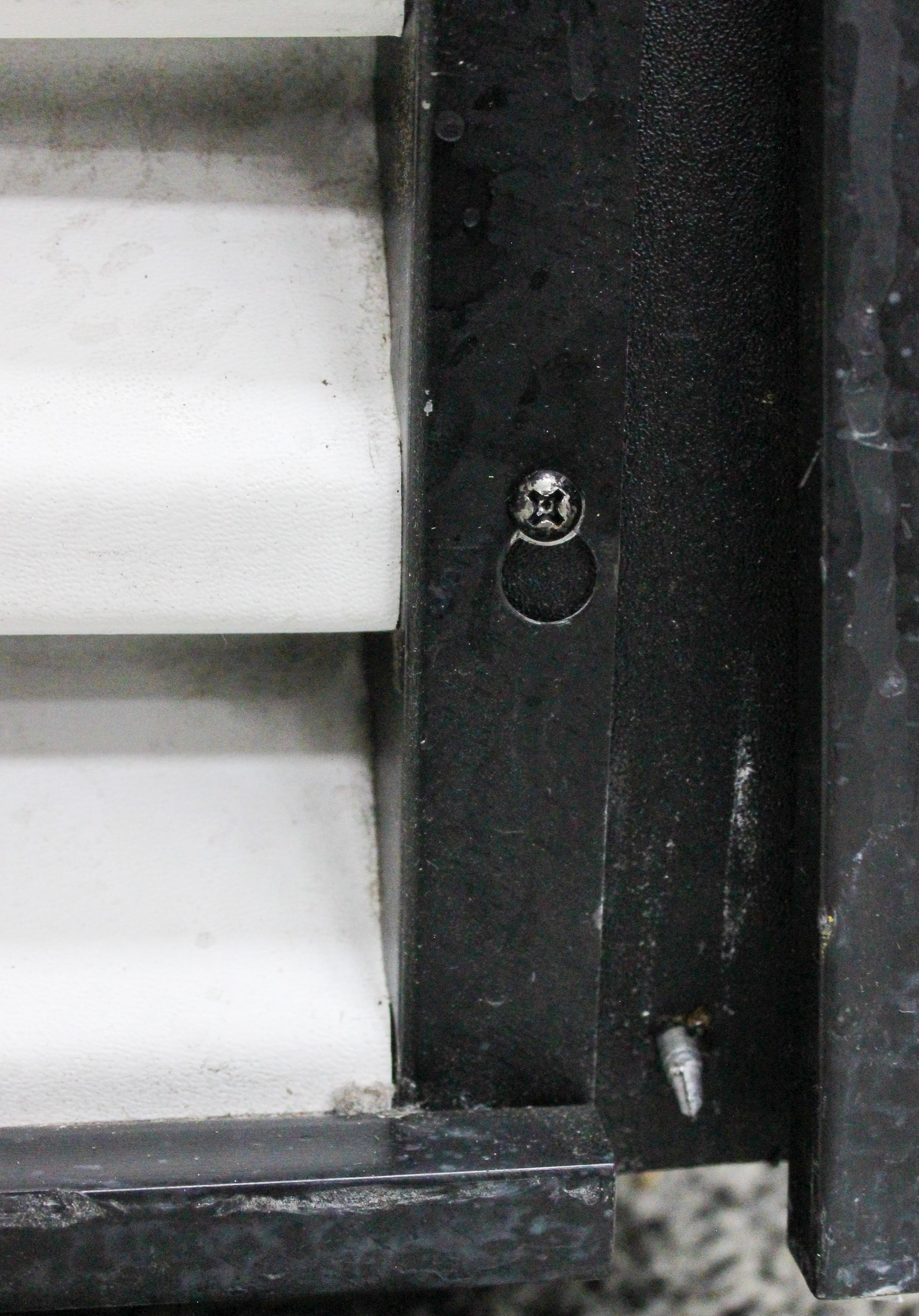 True GDM-49-LD Refrigerator Merchandiser Dual Swing Doors LED Display 38F