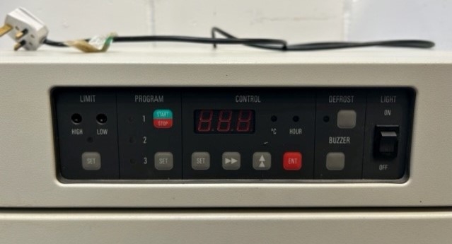Sanyo MIR152 Incubator Temperature Range 10-50C Microprocessor Control