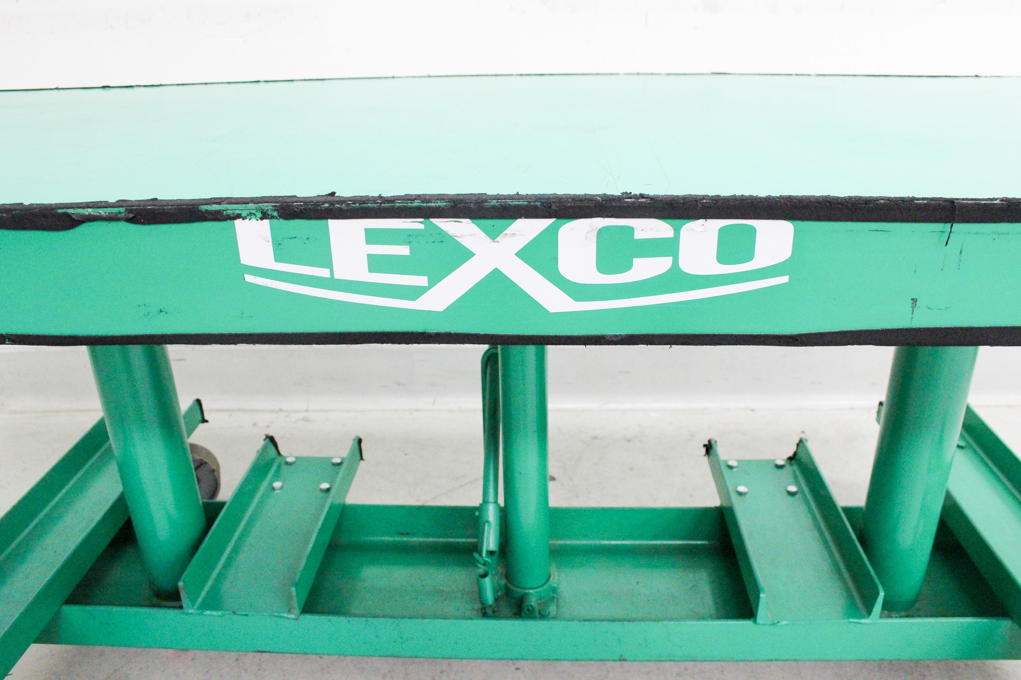 Wesco Lexco STN-3006-SF-A Hydraulic Lift Table 2000lb Capacity Heavy Duty