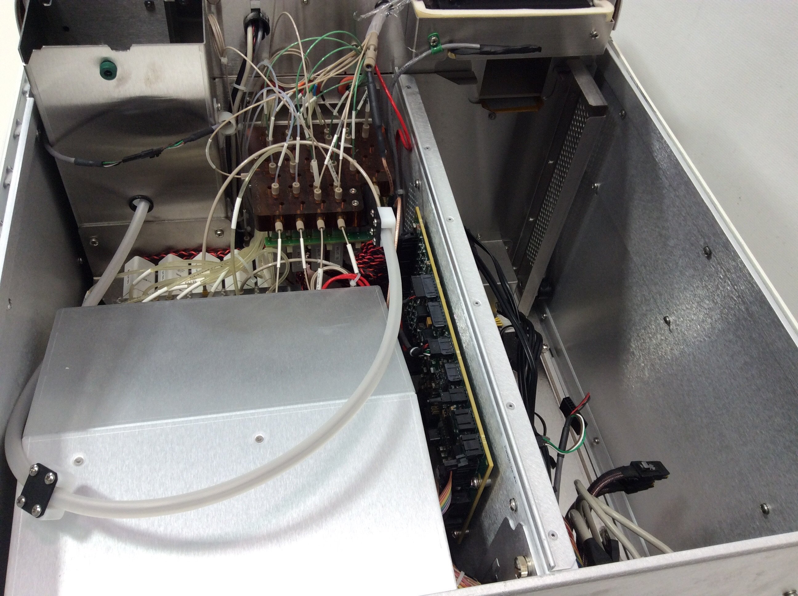 Life Technologies Proton Sequencer Molecular Biology DNA Part-Only 2456567