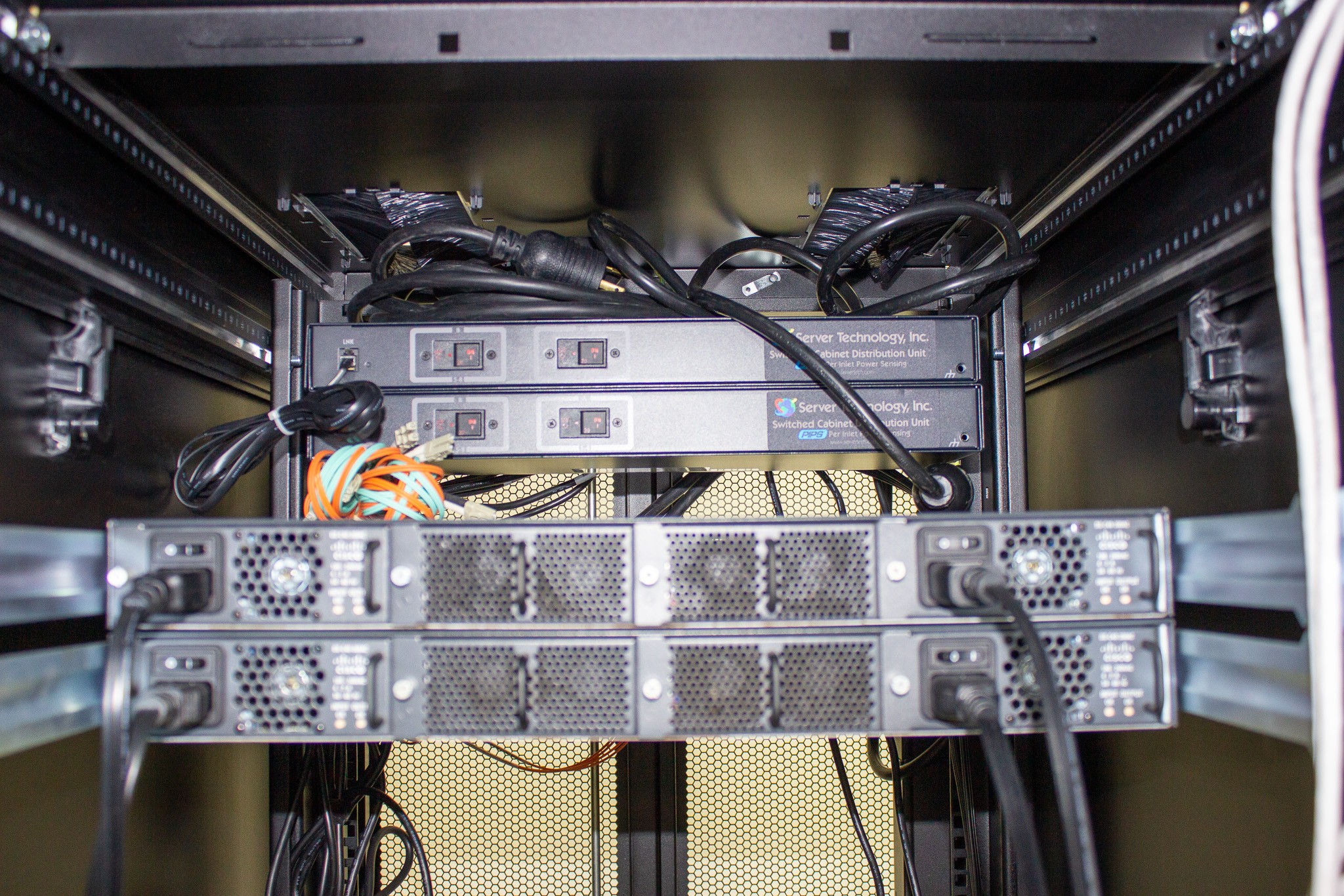 Chatsworth CP3183722 Network Cabinet w/ Cisco & Server Tech Switches 120V