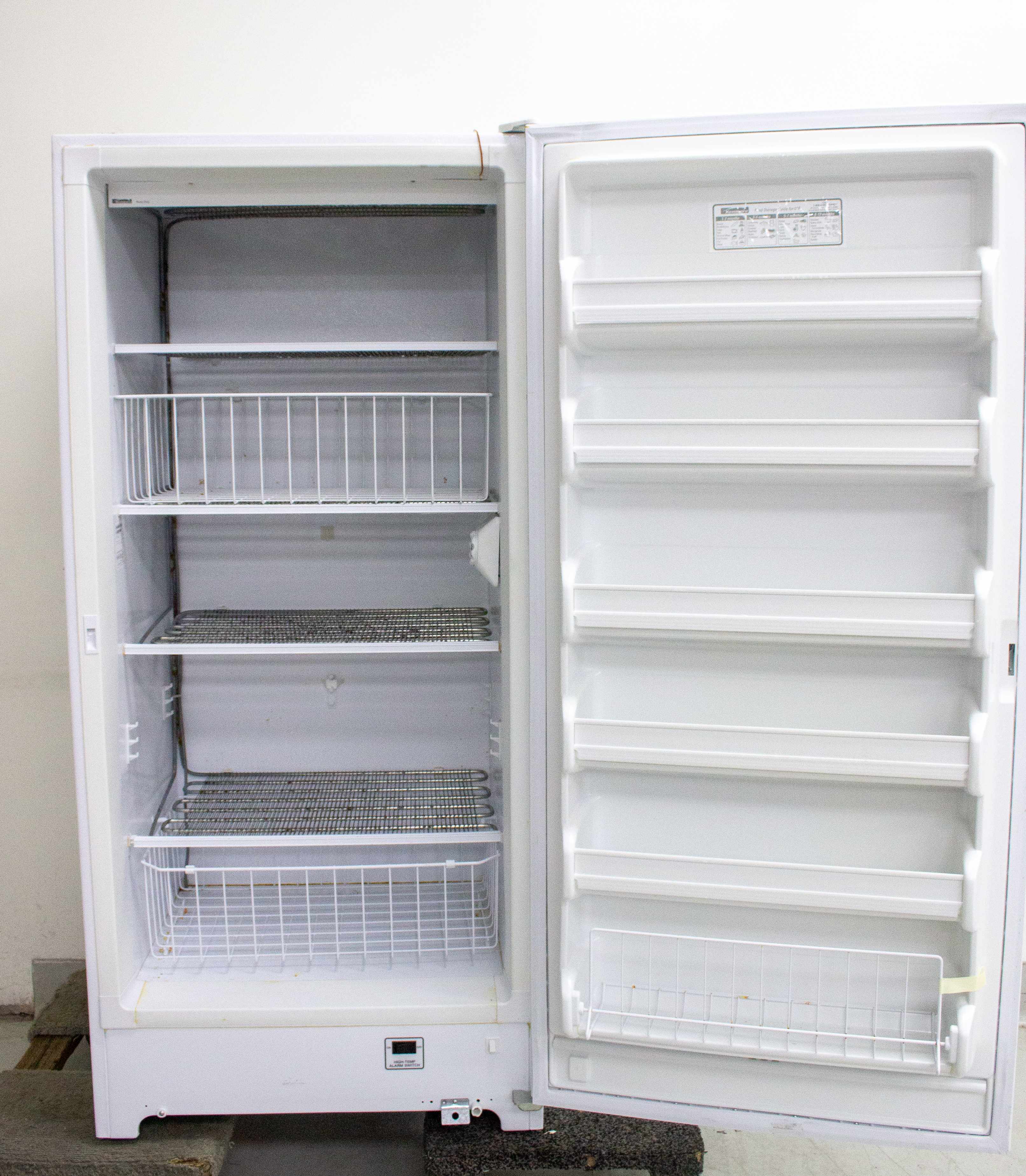 Kenmore 253.21111104 Commercial Freezer - 4 Wire Shelves -26C