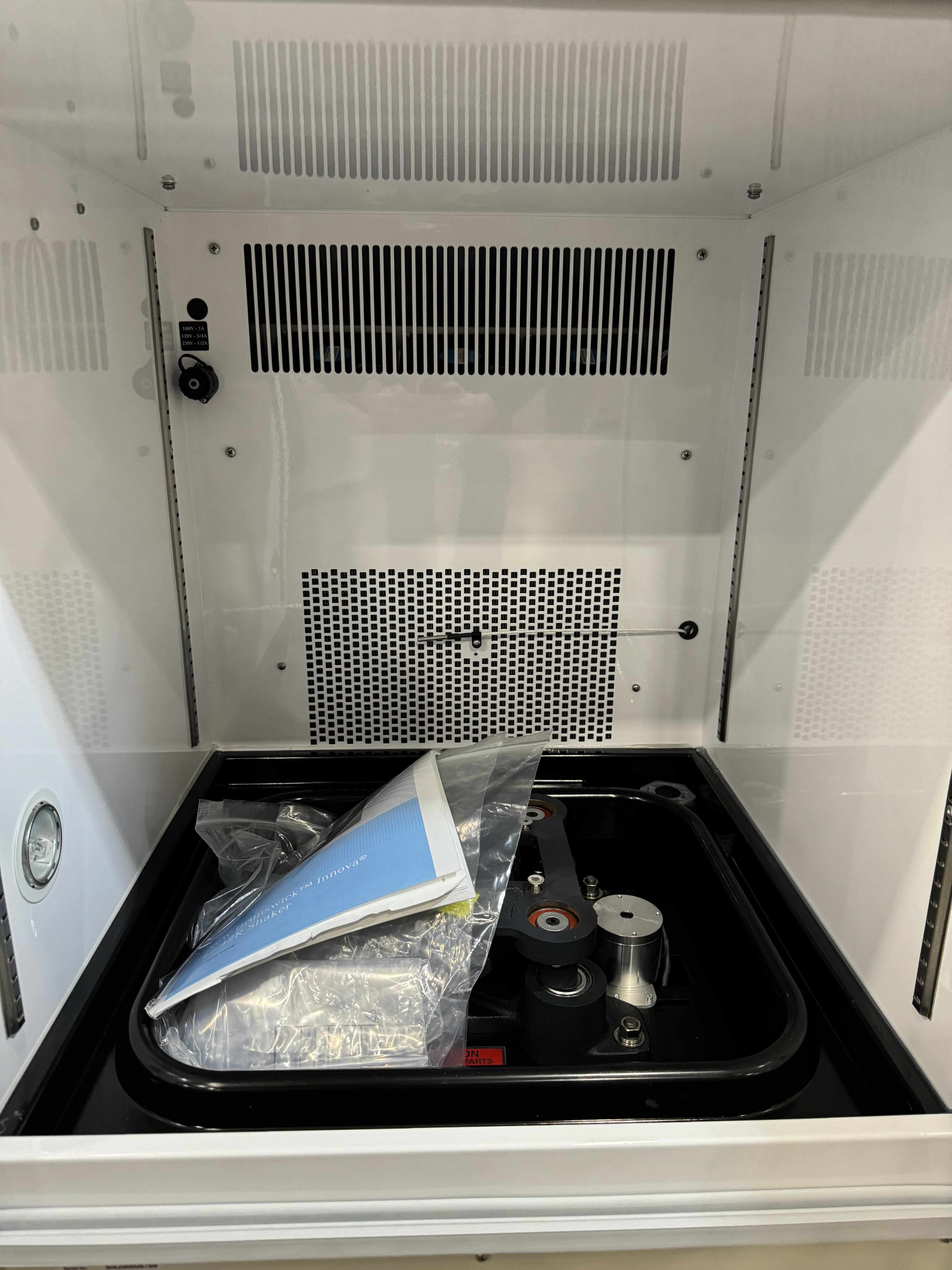 Eppendorf Innova 42R Incubator Shaker 25-400 RPM for Lab Use, New Condition