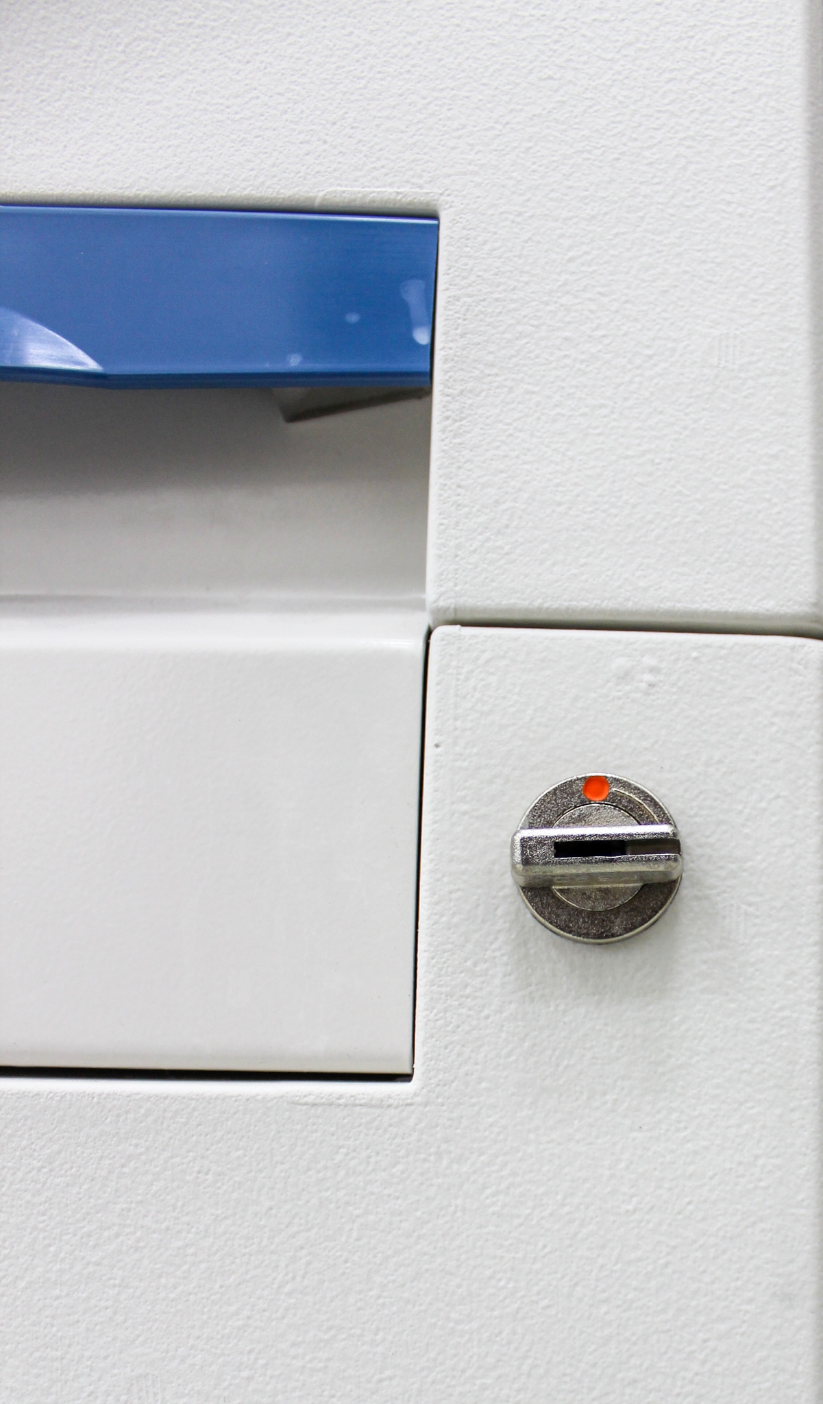 Metro Starsys Cart Facility Cart Mobile Polymer Doors 4 Shelves 5in Casters