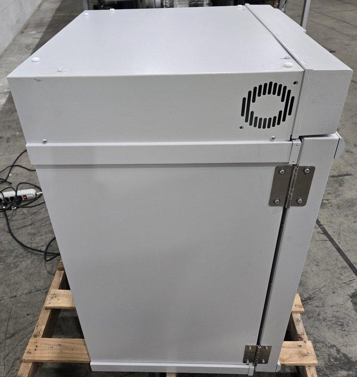 Fisher Isotemp 6845 Incubator Oven: 30-75C, 5cuft, Lab Incubation