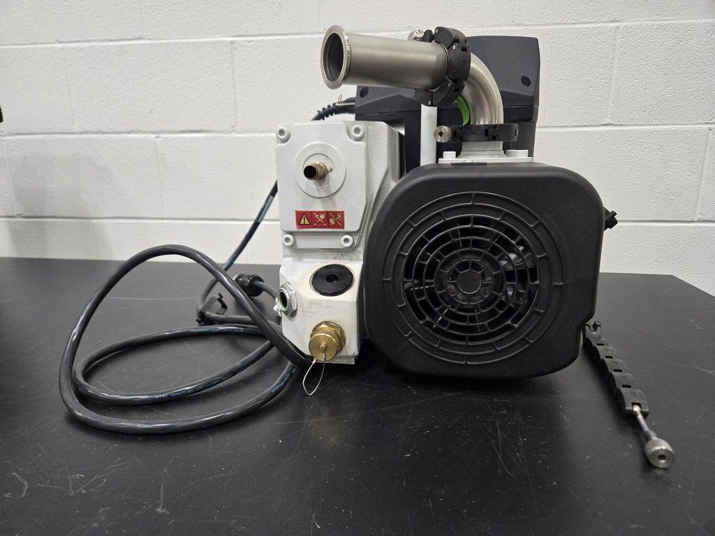 Leybold SV40-65 BI FC Rotary Vane Pump Vacuum Good Condition 200-240V