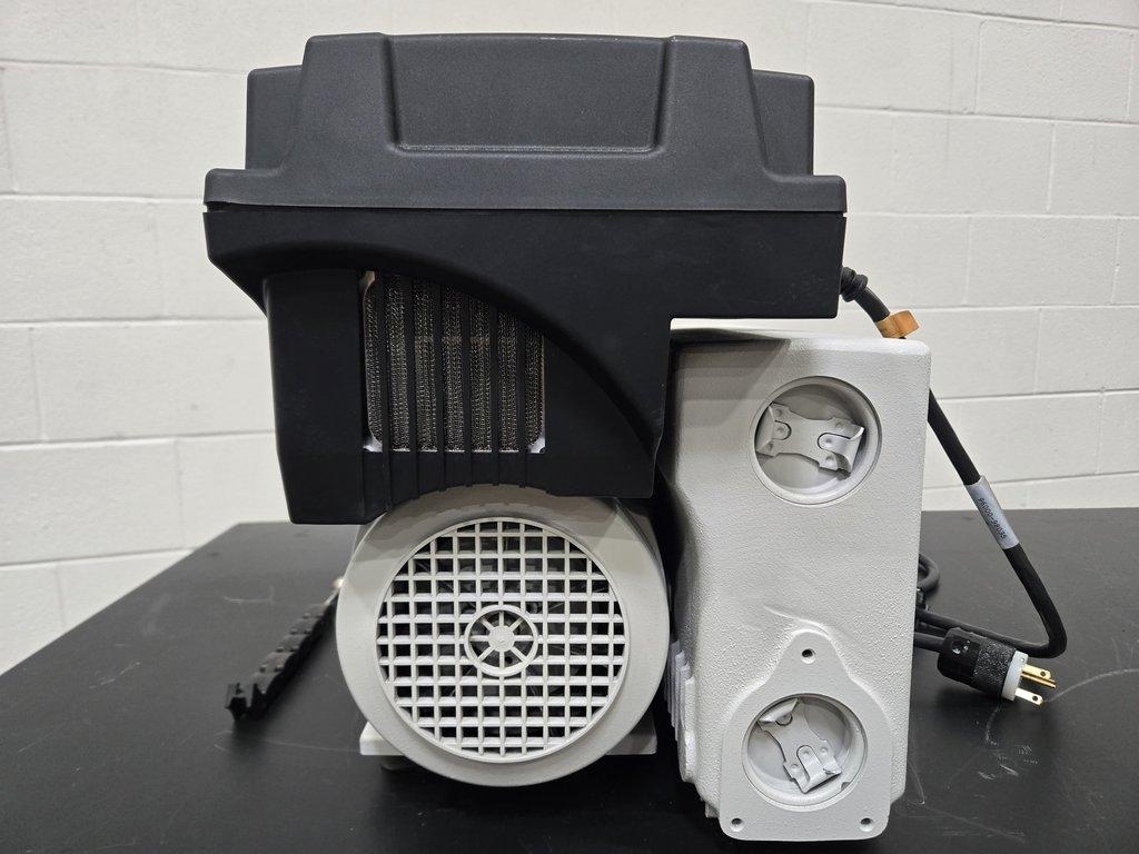 Leybold SV40-65 BI FC Rotary Vane Pump Vacuum Good Condition 200-240V