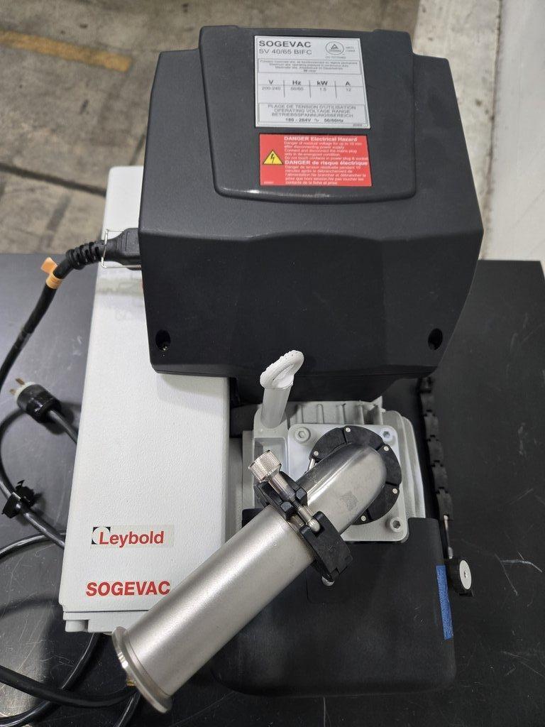 Leybold SV40-65 BI FC Rotary Vane Pump Vacuum Good Condition 200-240V