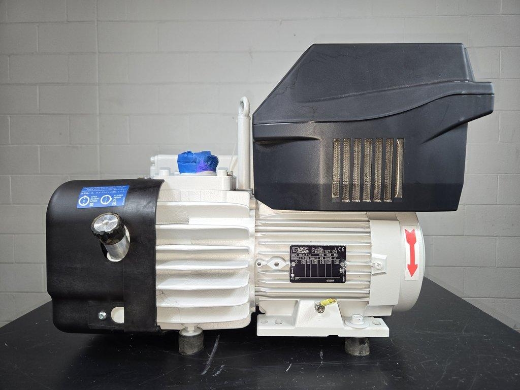 Leybold Sogevac SV65 BIFC Pump 200-240V 50/60Hz VG Condition