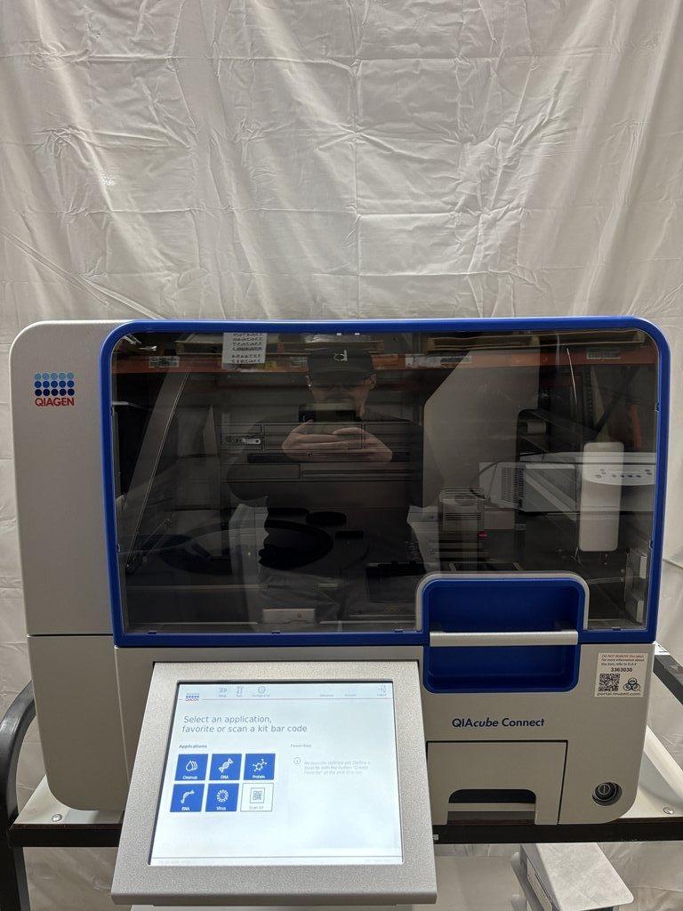 Qiagen 9002864 QIAcube Connect Centrifuge for Efficient Sample Processing