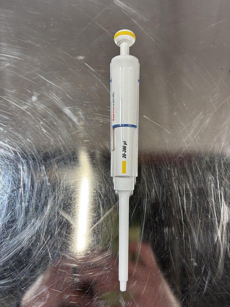 Thermo Scientific Finnpipette F1 20-200uL Adjustable Pipette with Excellent Condition