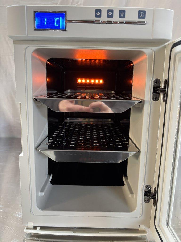 Thermo Scientific Heratherm IMC18 Compact Microbiological Incubator