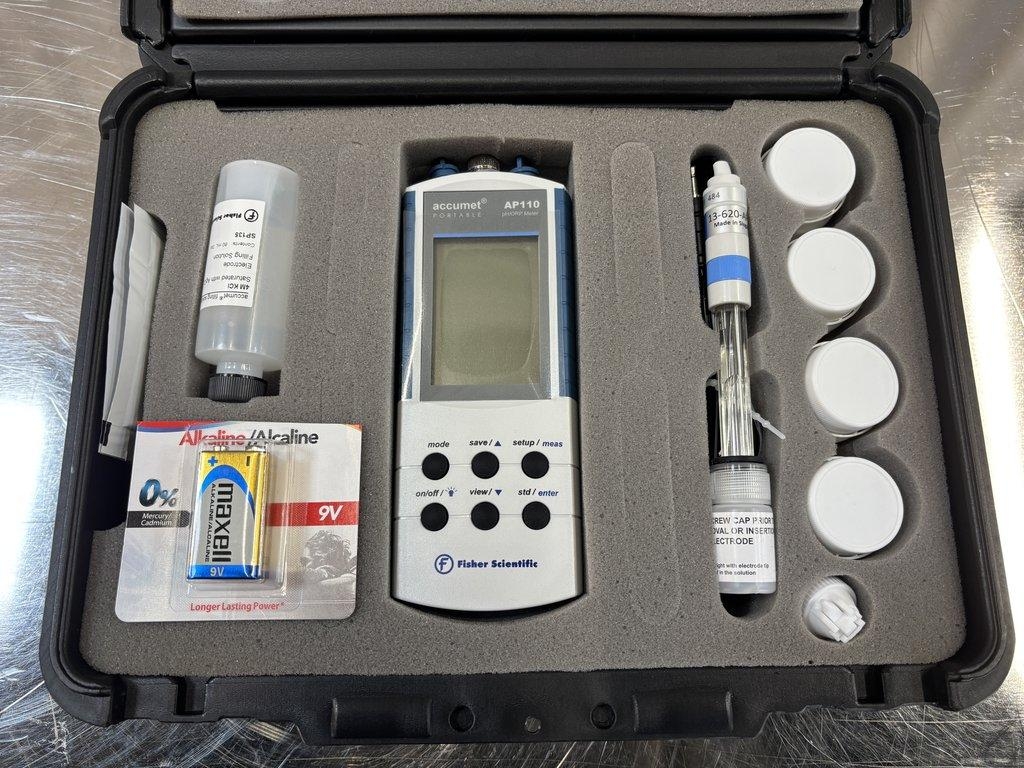 Fisher Scientific AP110 PH/ORP/Ion Meter - Laboratory Analysis Equipment