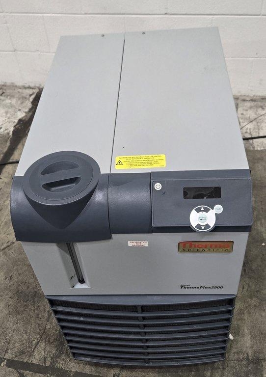 Thermo Scientific ThermoFlex 2500 Recirculating Chiller 2500W 5-40C T1 Pump