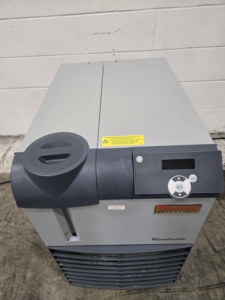 Thermo Scientific Neslab ThermoFlex 2500 Chiller 2500W Cooling 7.2L Reservoir
