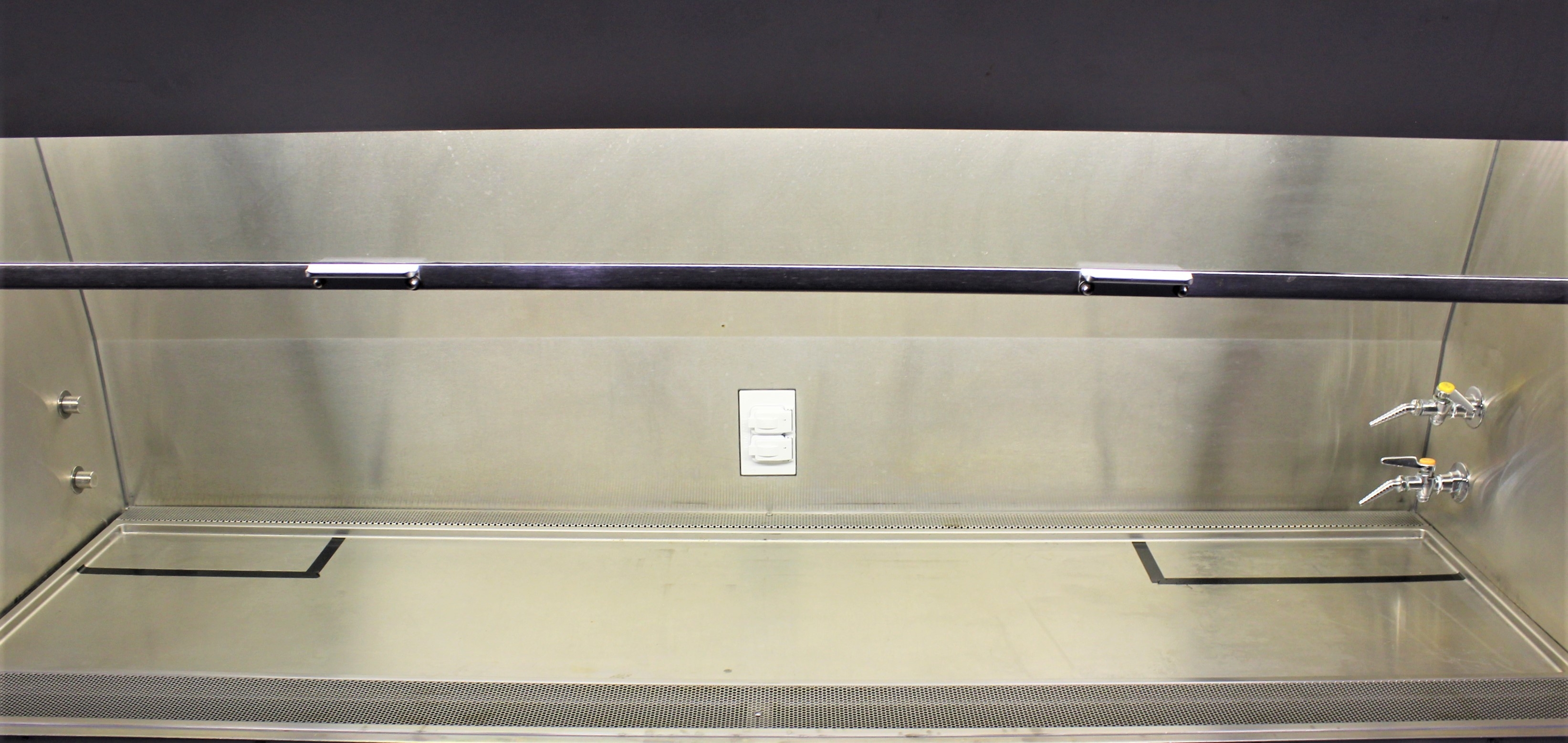 Baker VBM-600 Biosafety Cabinet Stainless Steel HEPA Airflow - No Computer