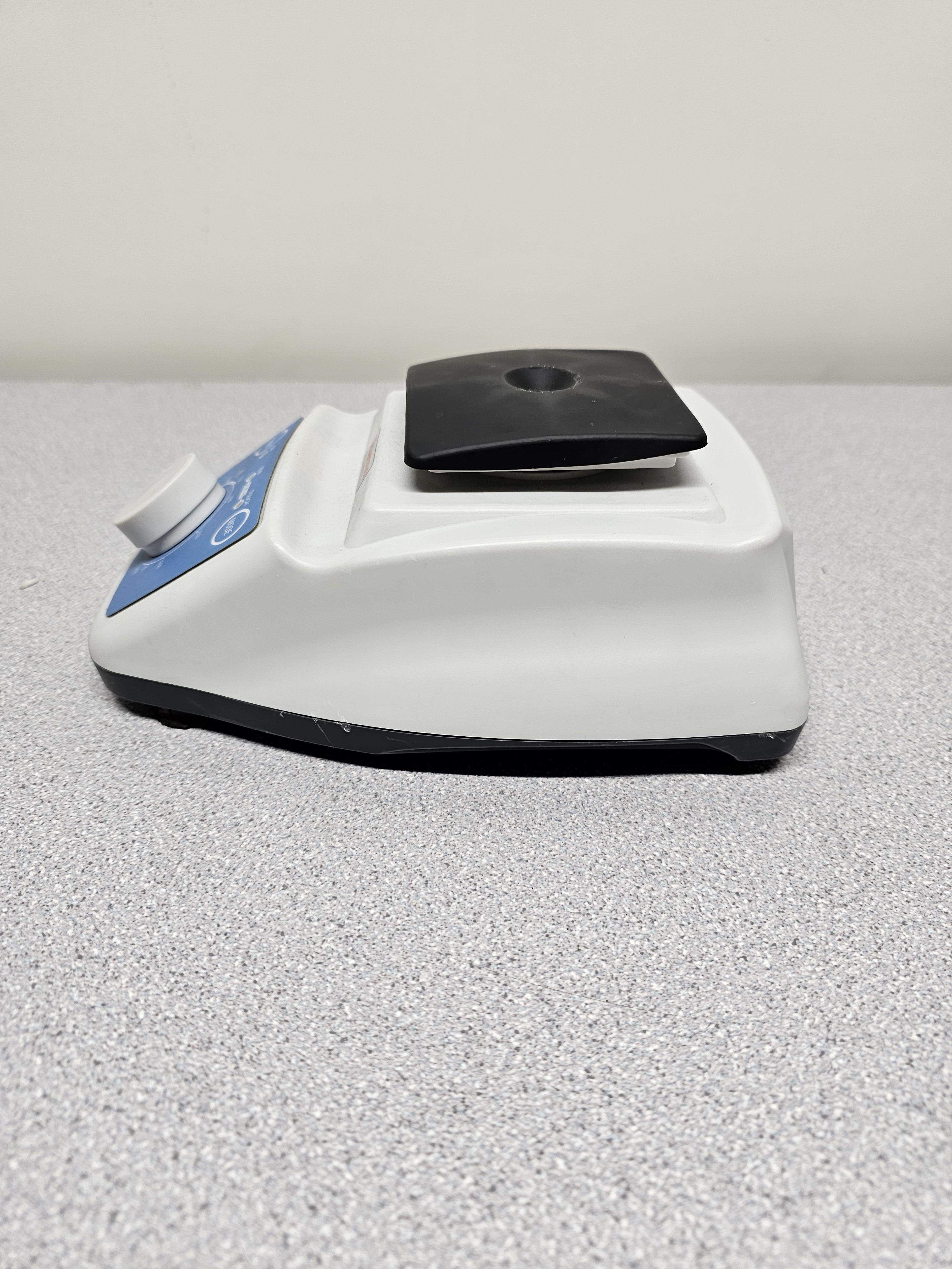 Thermo LP Vortex Mixer Small Benchtop Equipment 3000 RPM Safety Features Used