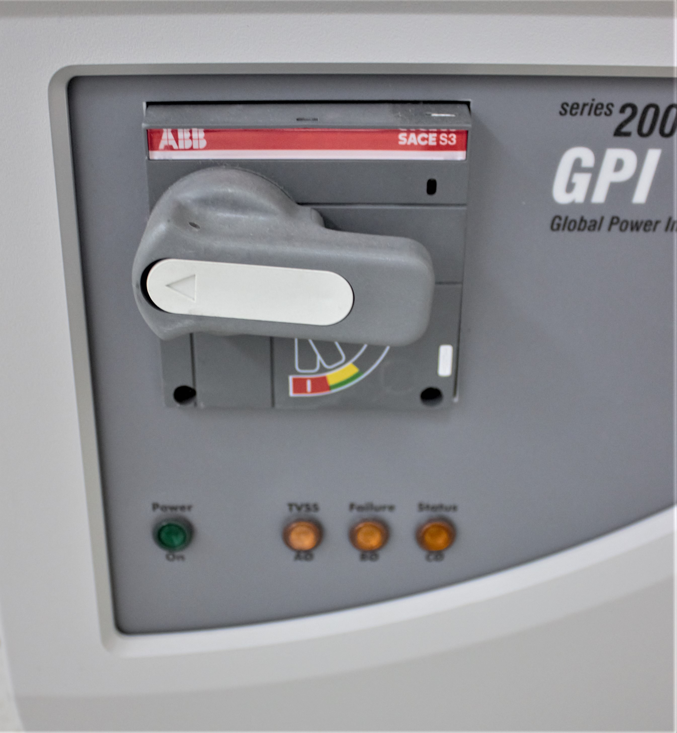 Powervar GPI 2000 Power Interface Power Supply 120V/220V 50Hz/60Hz Noise Reduction