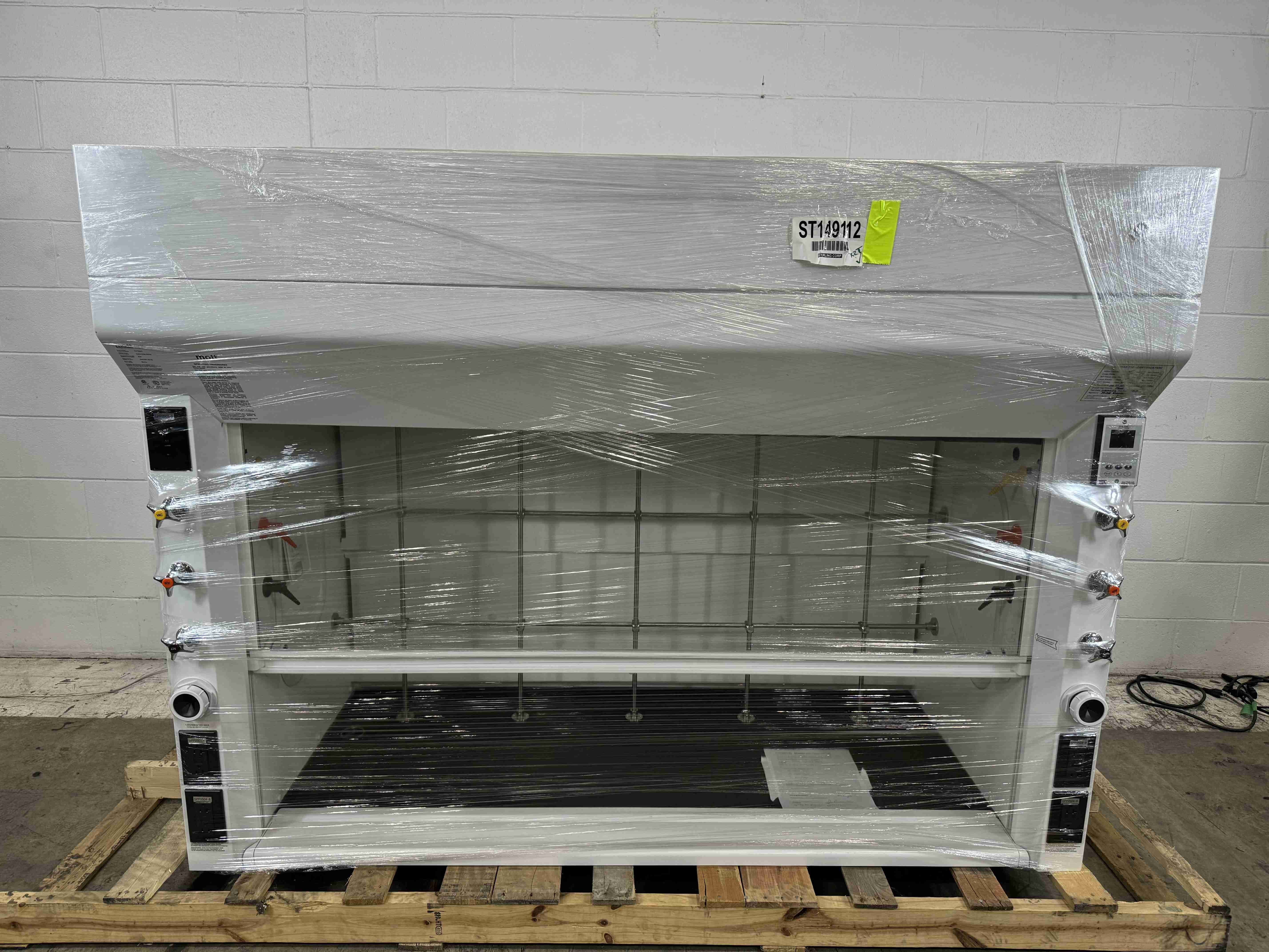 Mott 7471040 Fume Hood Vertical Sash 120V 60Hz SafeGuard Bench System