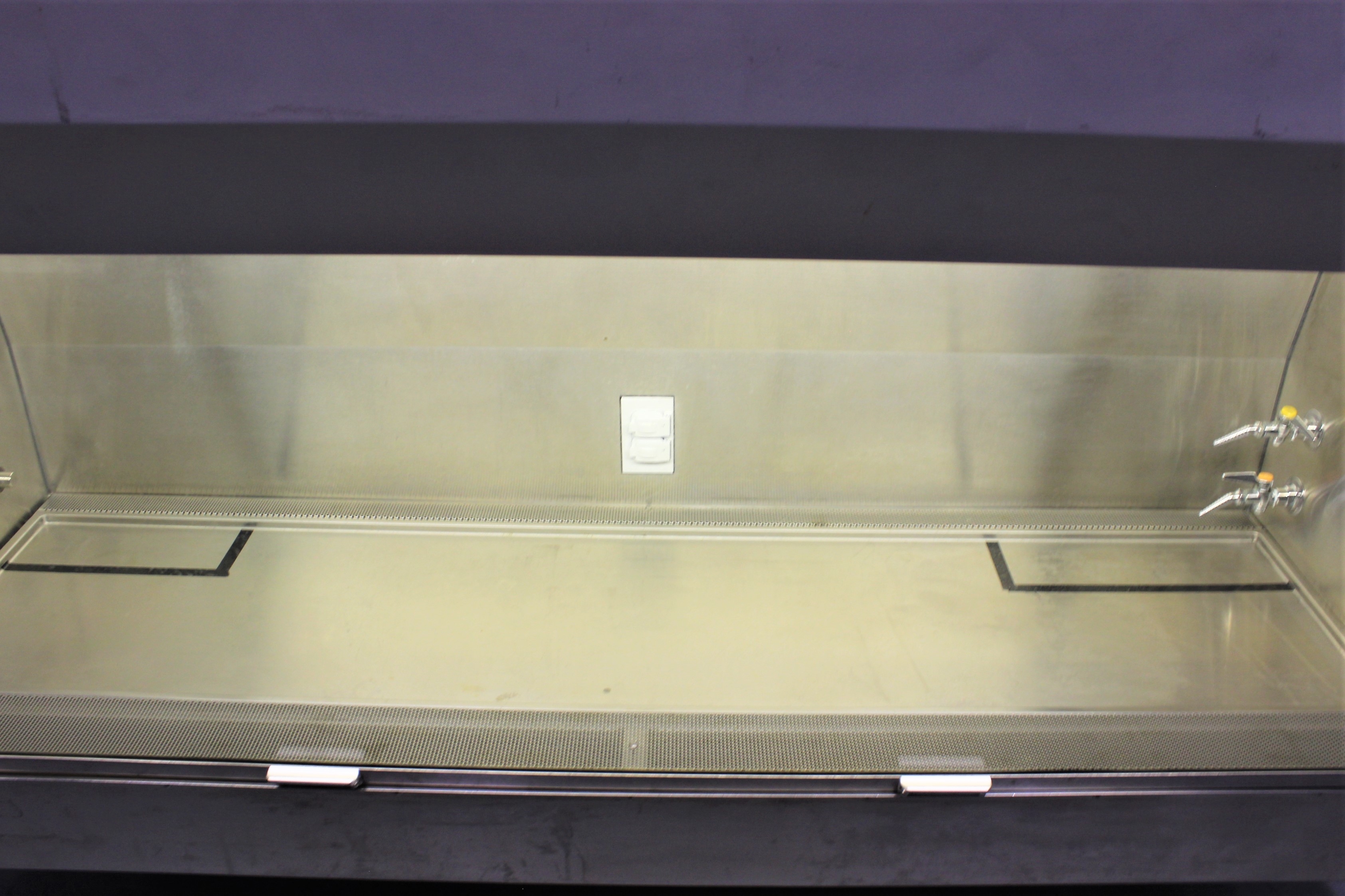 Baker VBM-600 Biosafety Cabinet Stainless Steel HEPA Airflow - No Computer