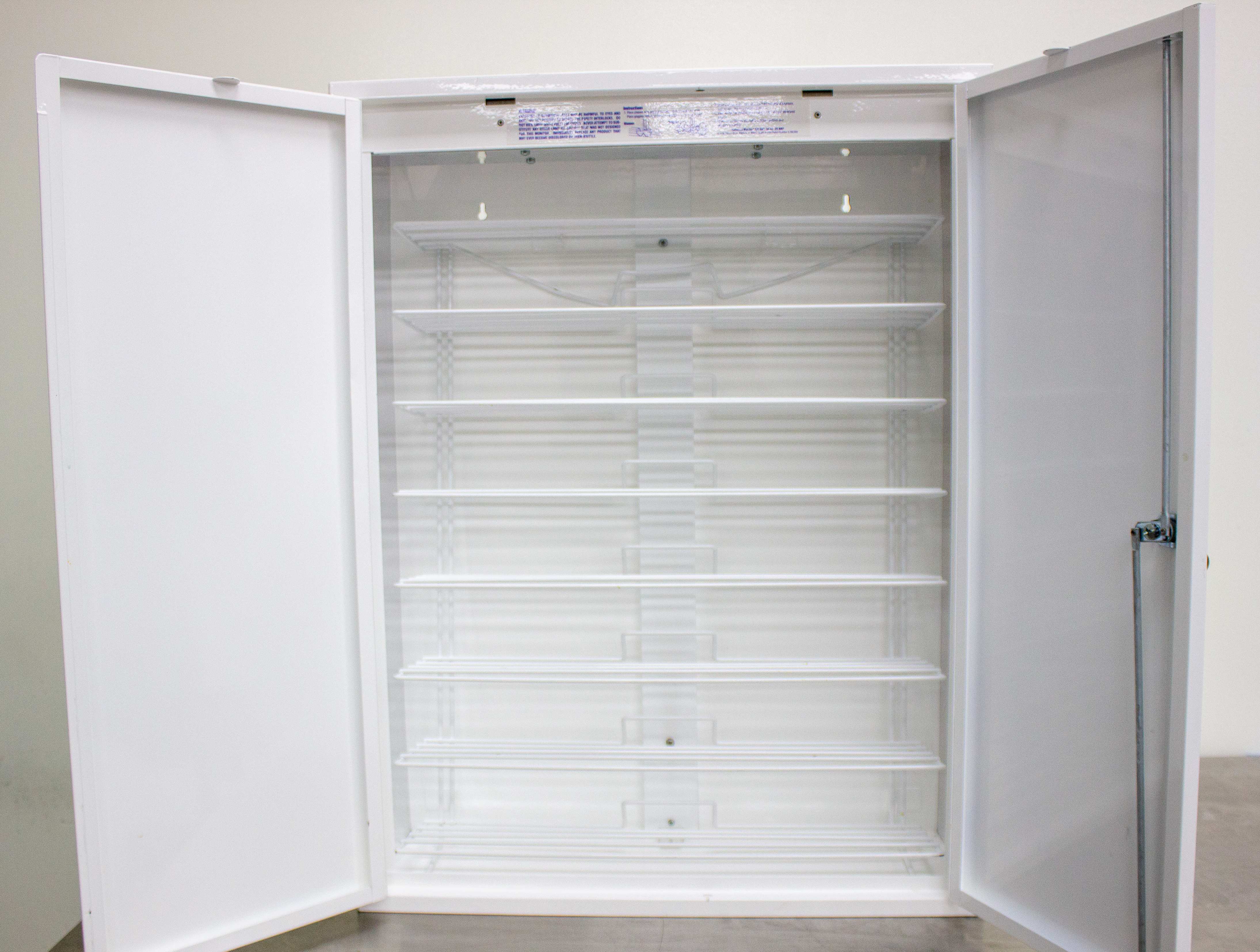 Sellstrom Monitor Ultimate Eyewear Germicidal Cabinet Used Power On Functional