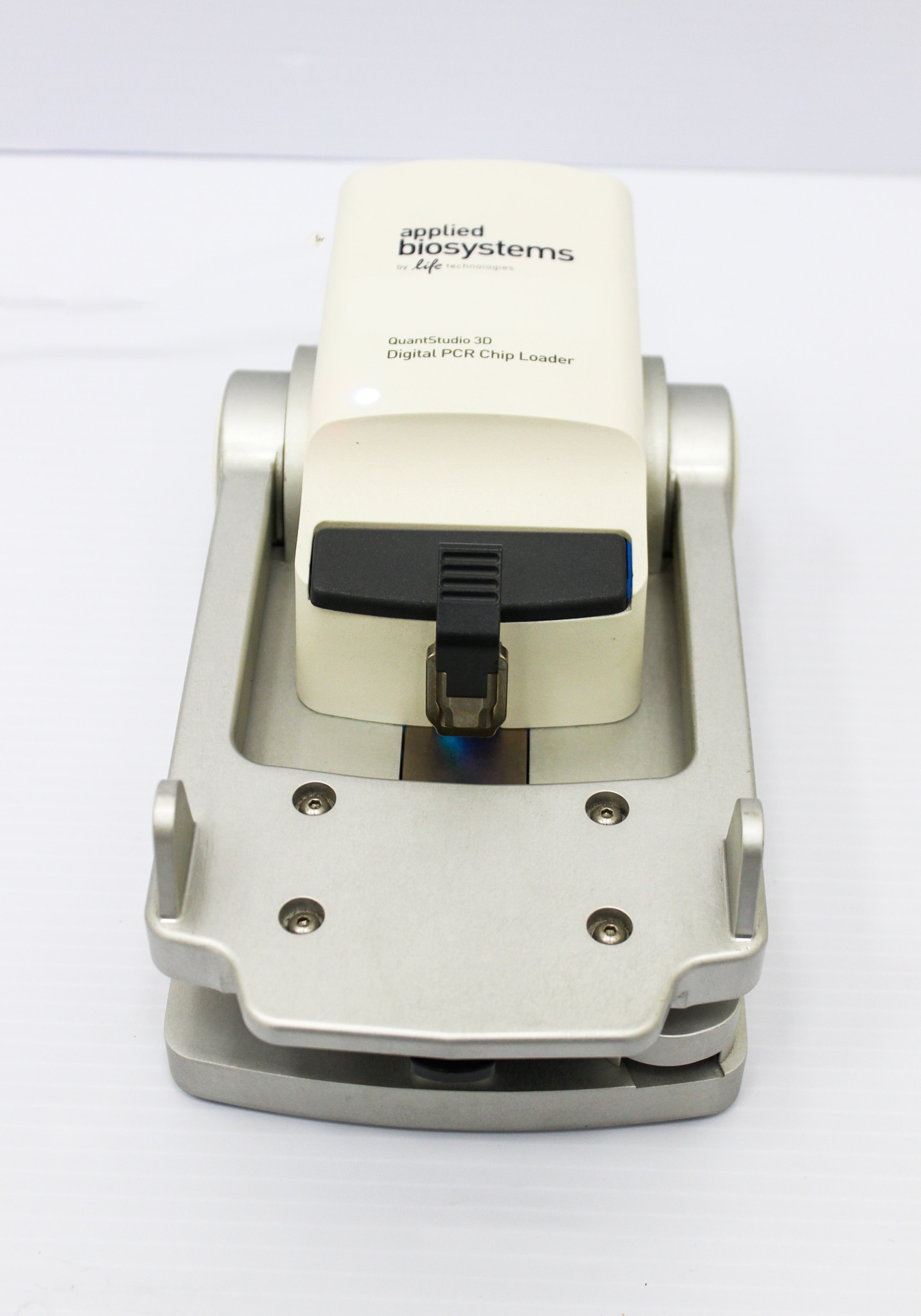 Applied Biosystems Digital PCR Chip Loader Quant Studio 3D for qPCR Analysis