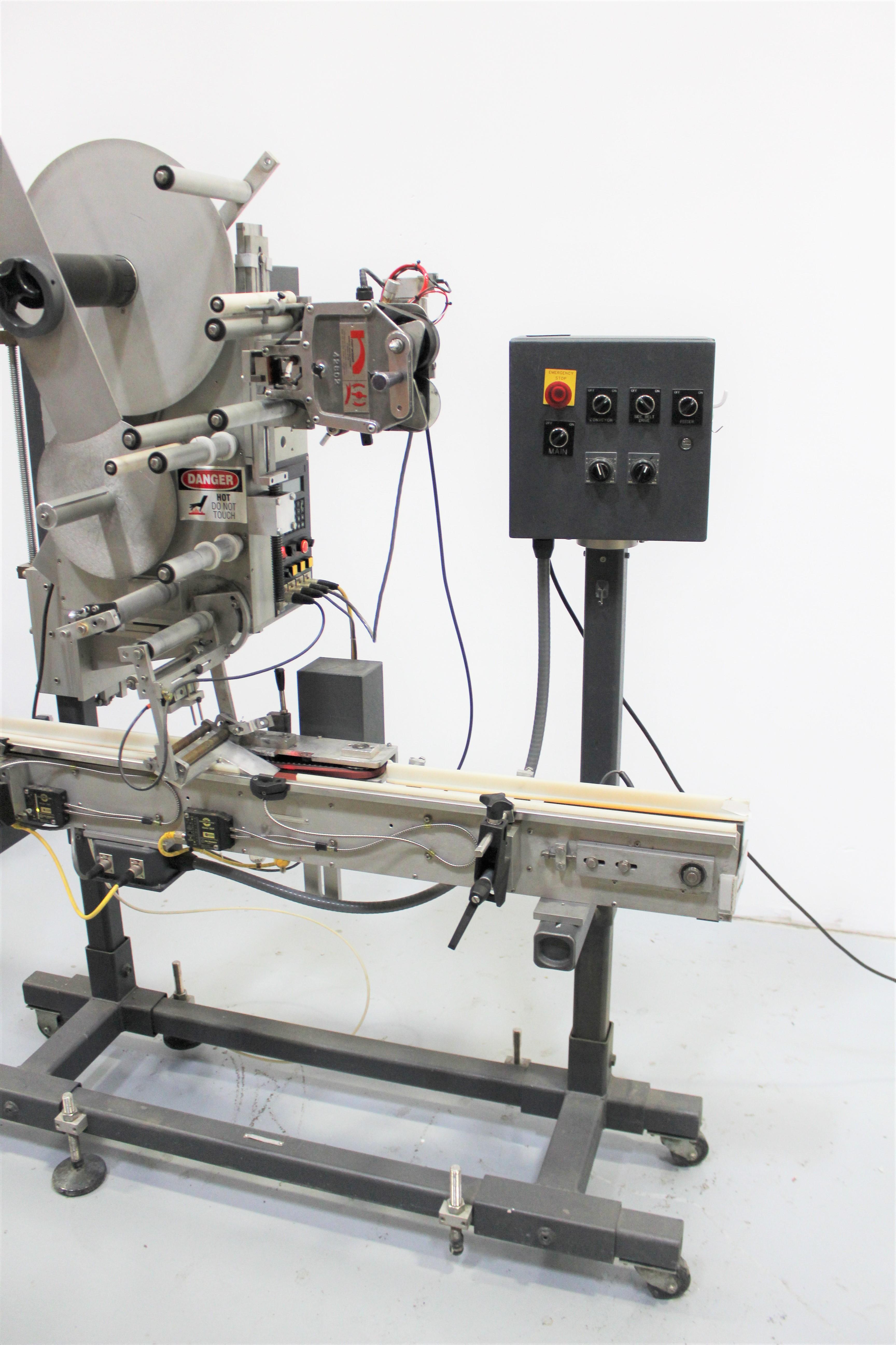 Universal Labeling Systems Labeler with Conveyor Packaging System 1200 IPM VG