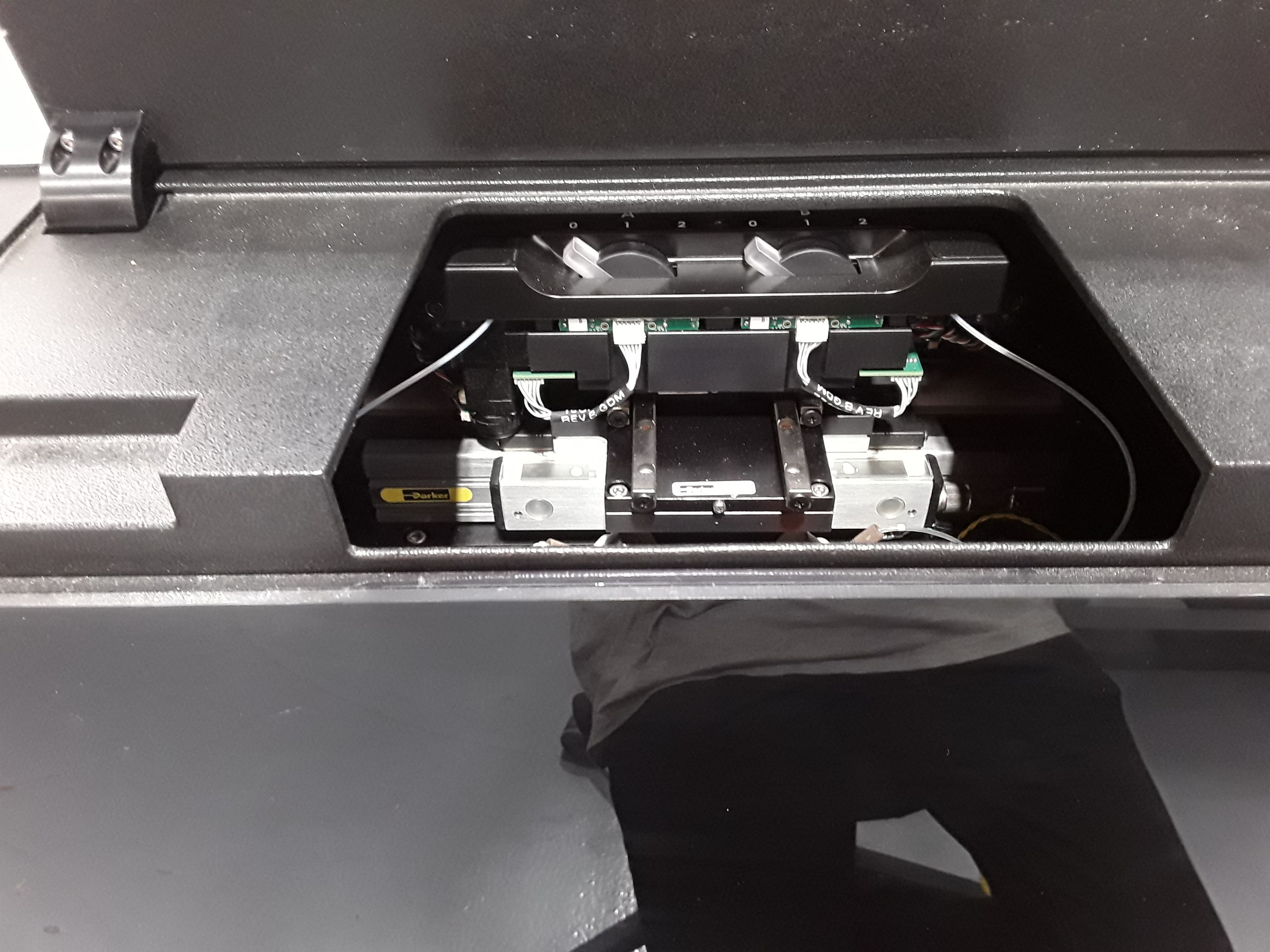 Illumina HiSeq 2000 Genome Sequencer DNA Analysis Dual Flow Cell Scale