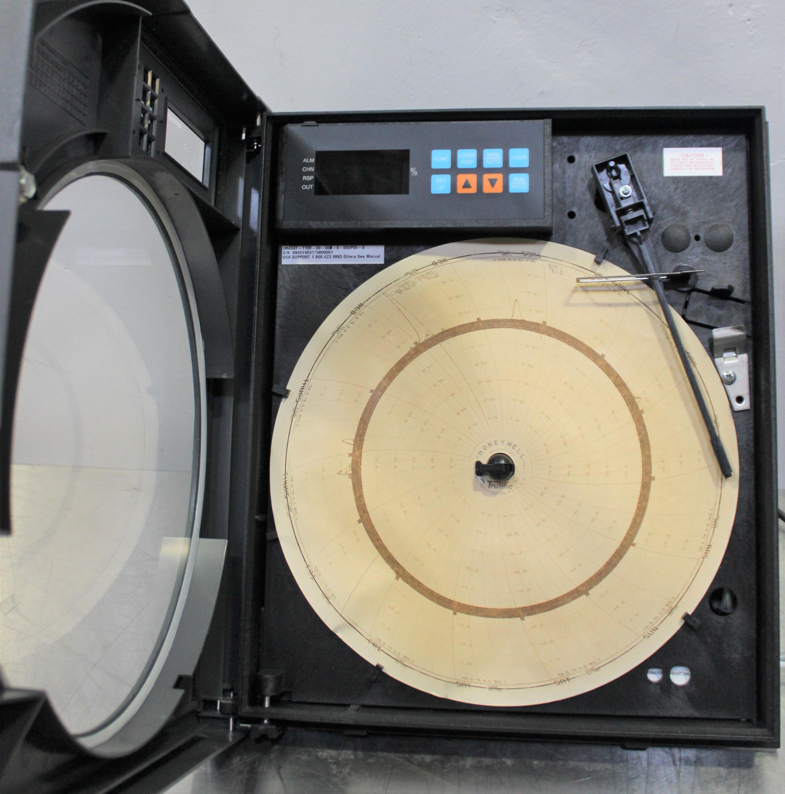 Honeywell DR45AT Recorder 4-Channel Circular Chart 660ms Sample Rate 120/220V