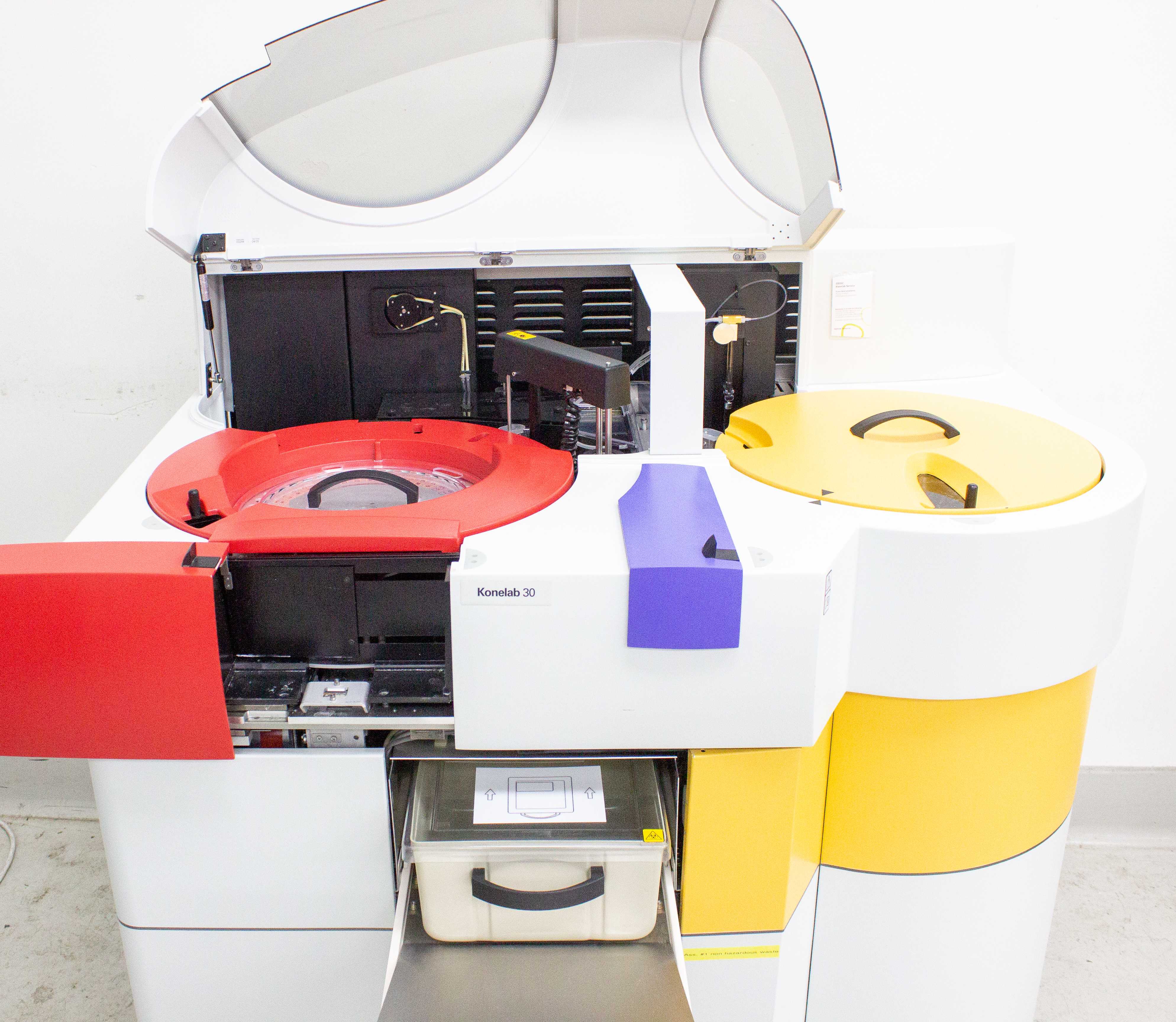 Thermo Konelab 30 Clinical Chemistry Analyzer 300 Tests/Hour Random Access