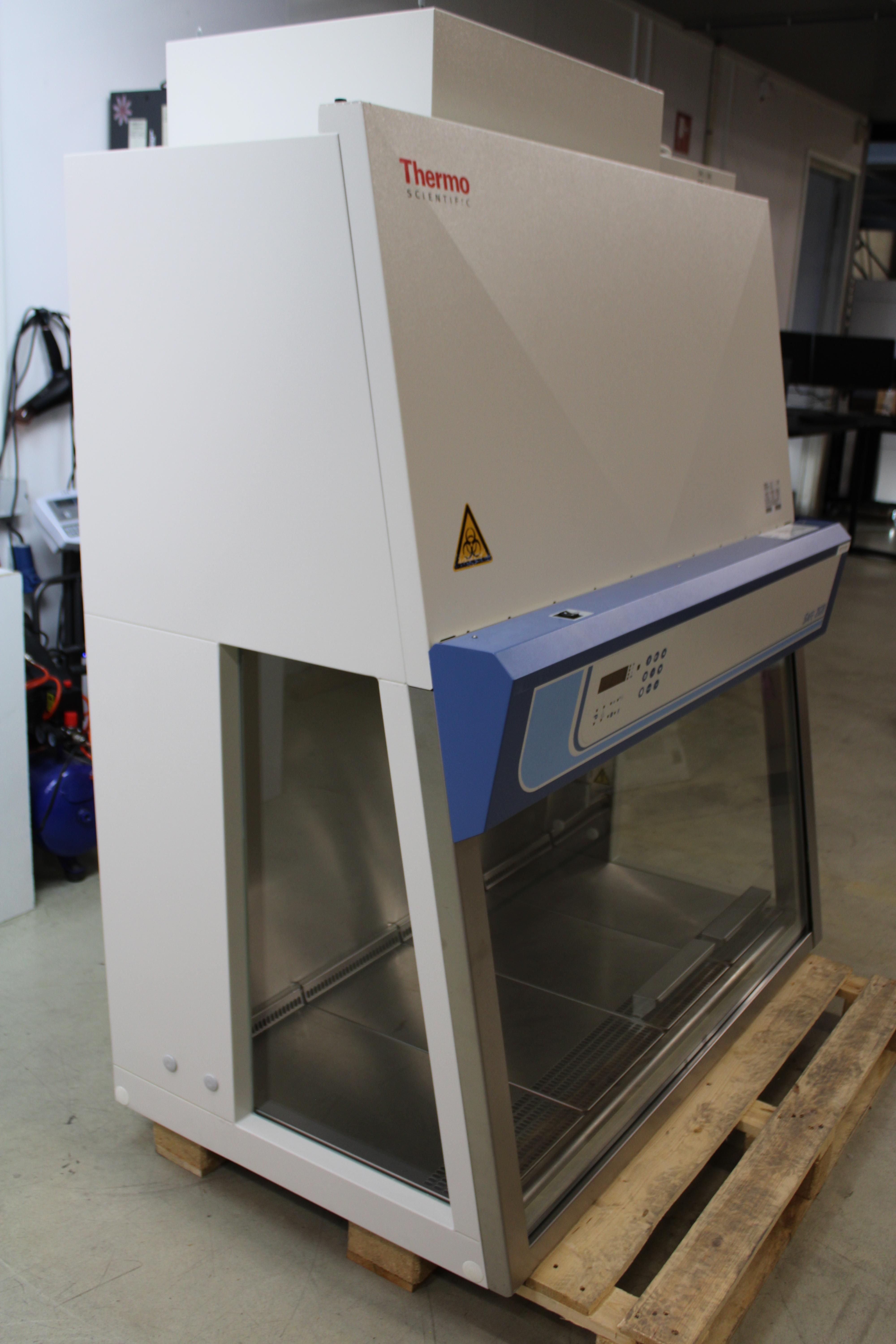 Thermo Safe 2020 4 foot Biosafety Cabinet Class II 230V 50/60Hz