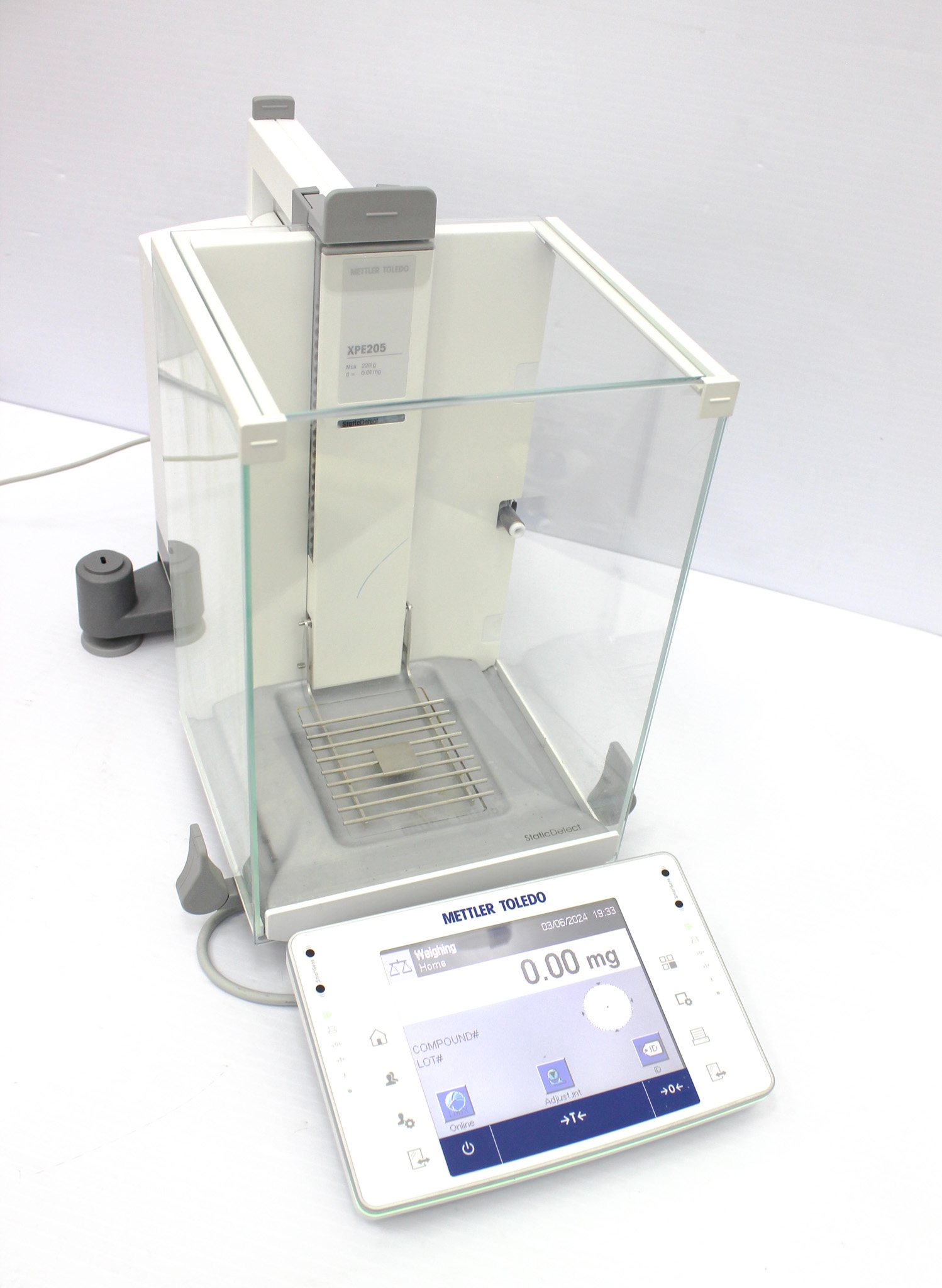Mettler Toledo XPE205 Analytical Balance 220G 0.01MG Features Automatic Calibration